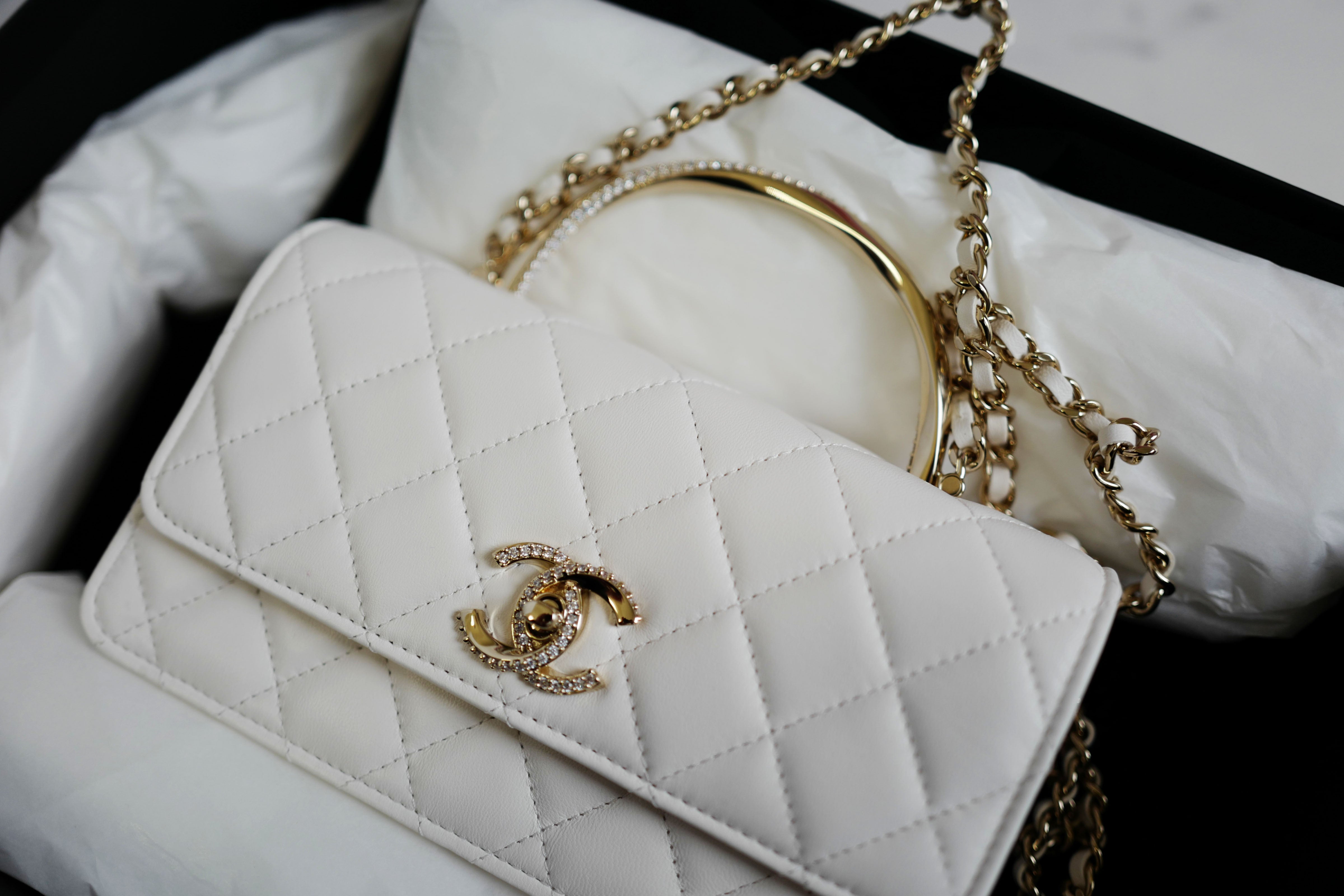 BNIB Chanel 24K White Clutch Bag on Chain Lambskin Leather CC Gold Metal HW