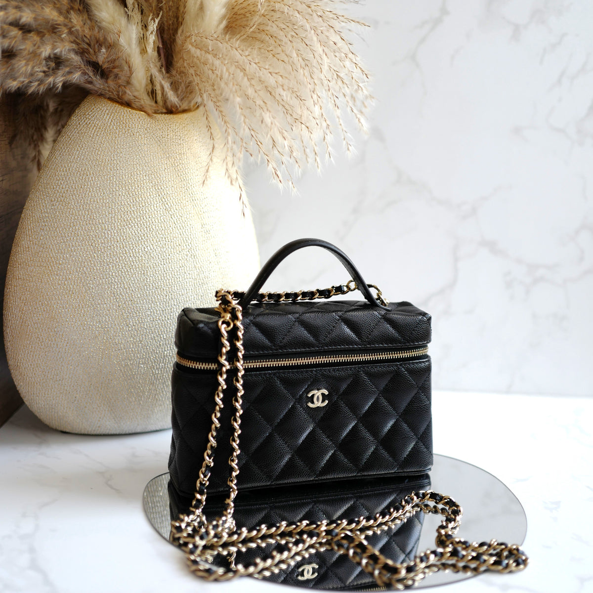 NEW Chanel Spring-Summer 2025 25P Long Chain Vanity Case L19 – Black C