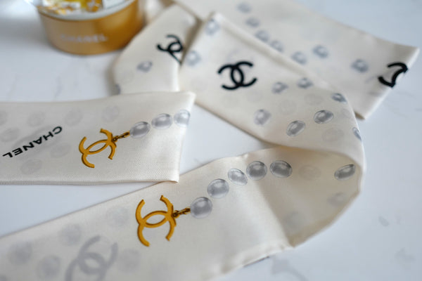 CHANEL シルク100% ハンカチ クリーム色 CHANEL シルク100% ハンカチ クリーム色