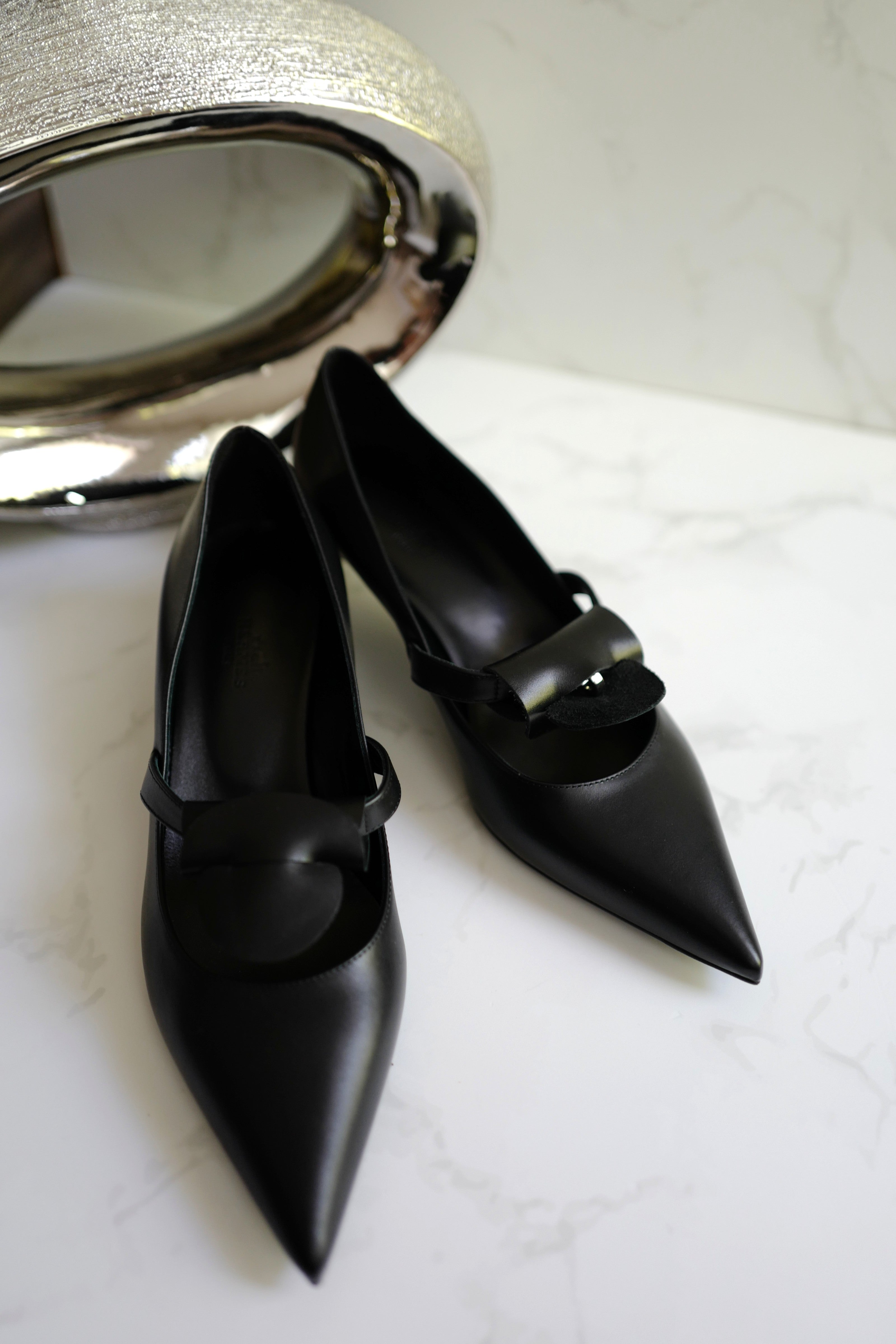Brand New Hermès Kiara 40 Pumps in Noir Size 37.5