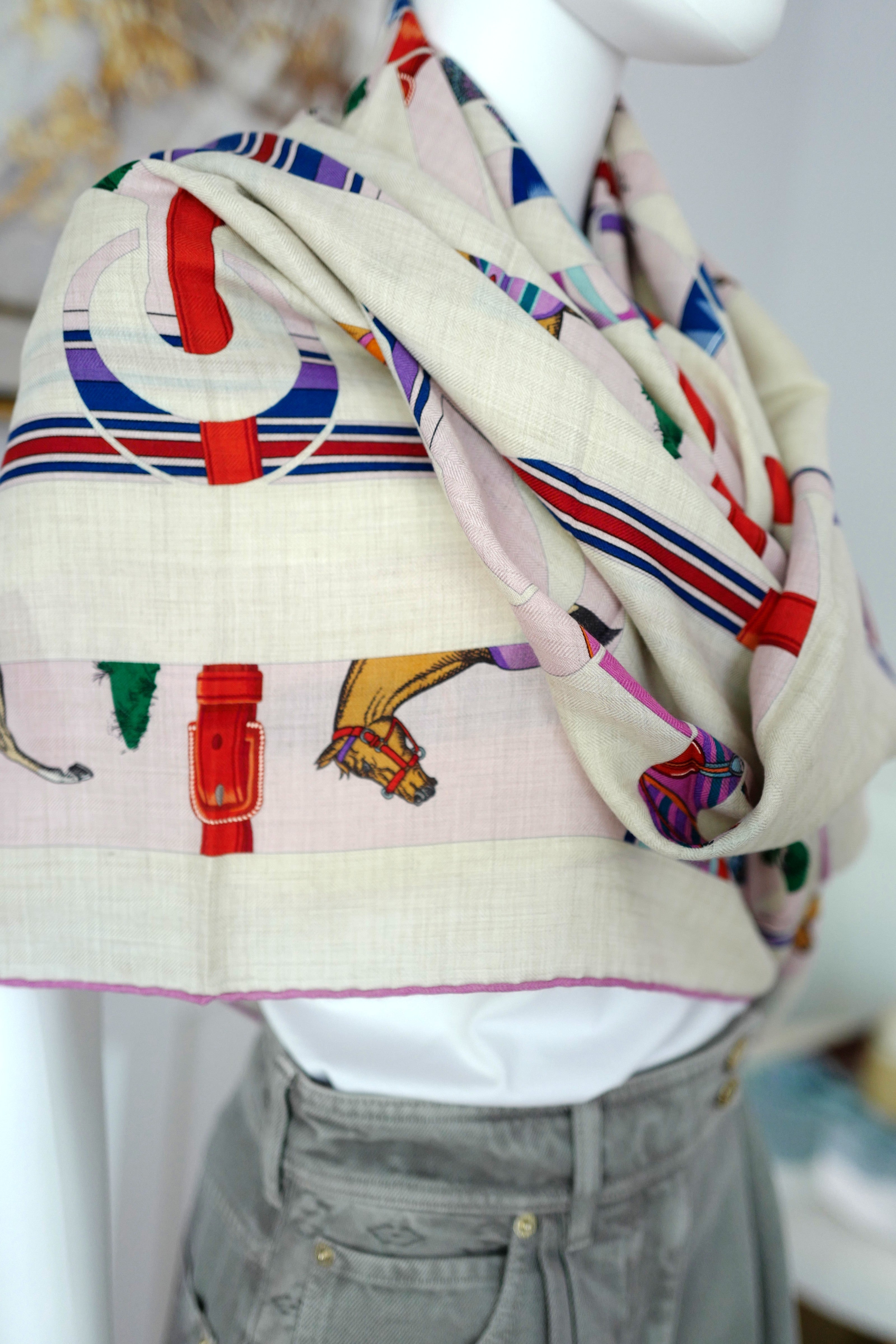 NEW Hermès Eperon d'Or et Tenues de Jour Shawl 140 in Naturel / Rose / Bleu