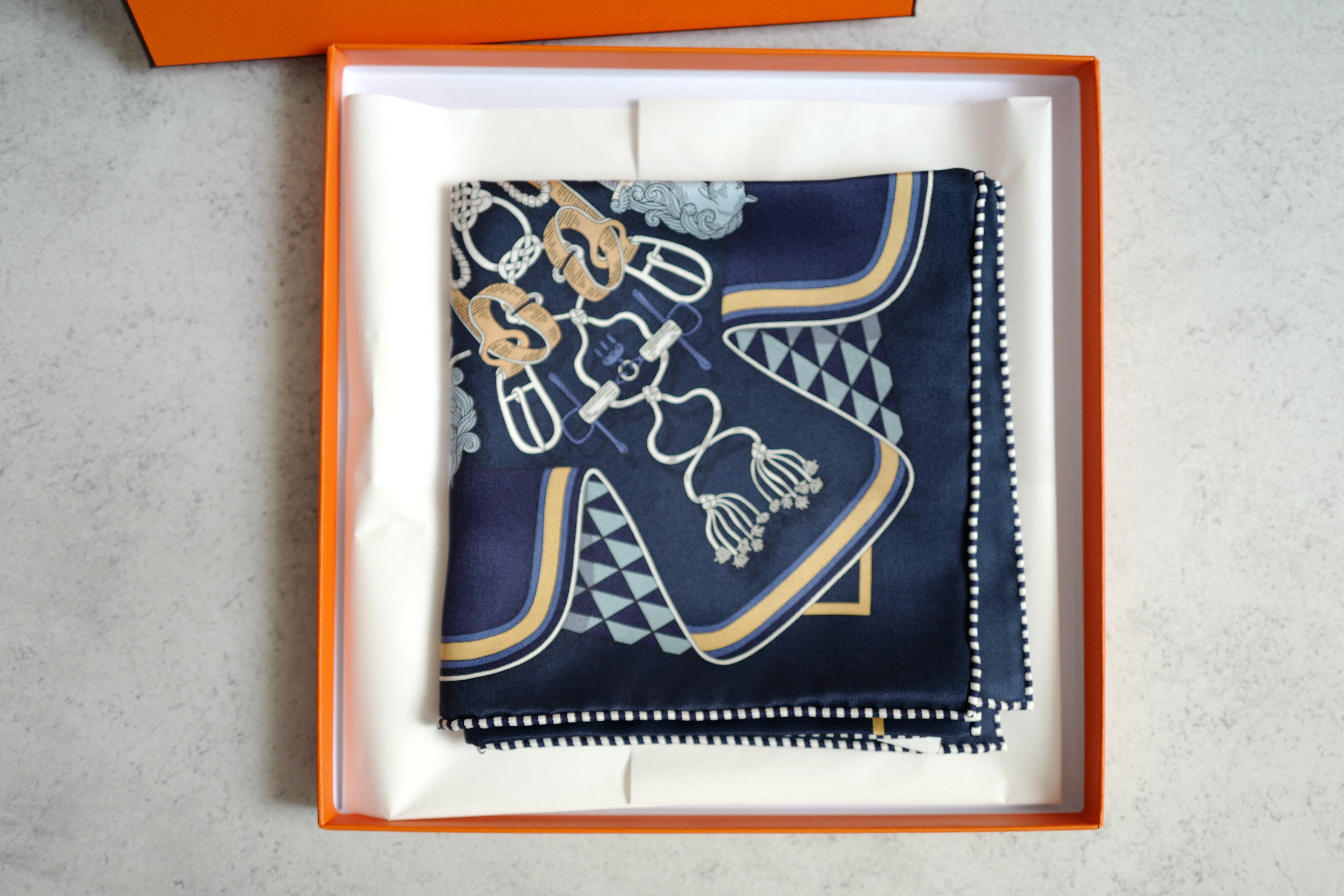 BNIB HERMÈS Bouquets Sellier scarf 70 in Marine / Bleu Jeans / Blanc