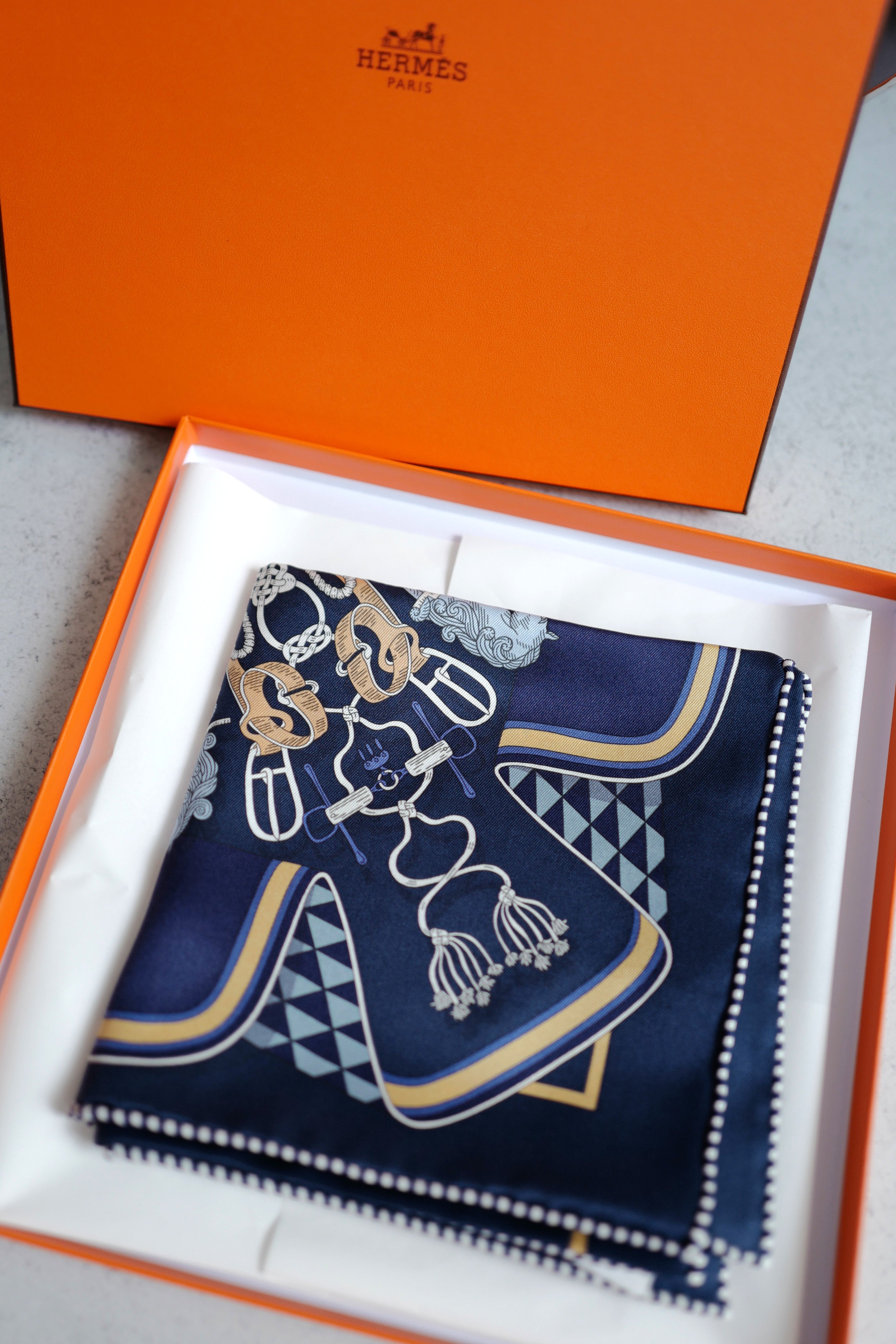 BNIB HERMÈS Bouquets Sellier scarf 70 in Marine / Bleu Jeans / Blanc