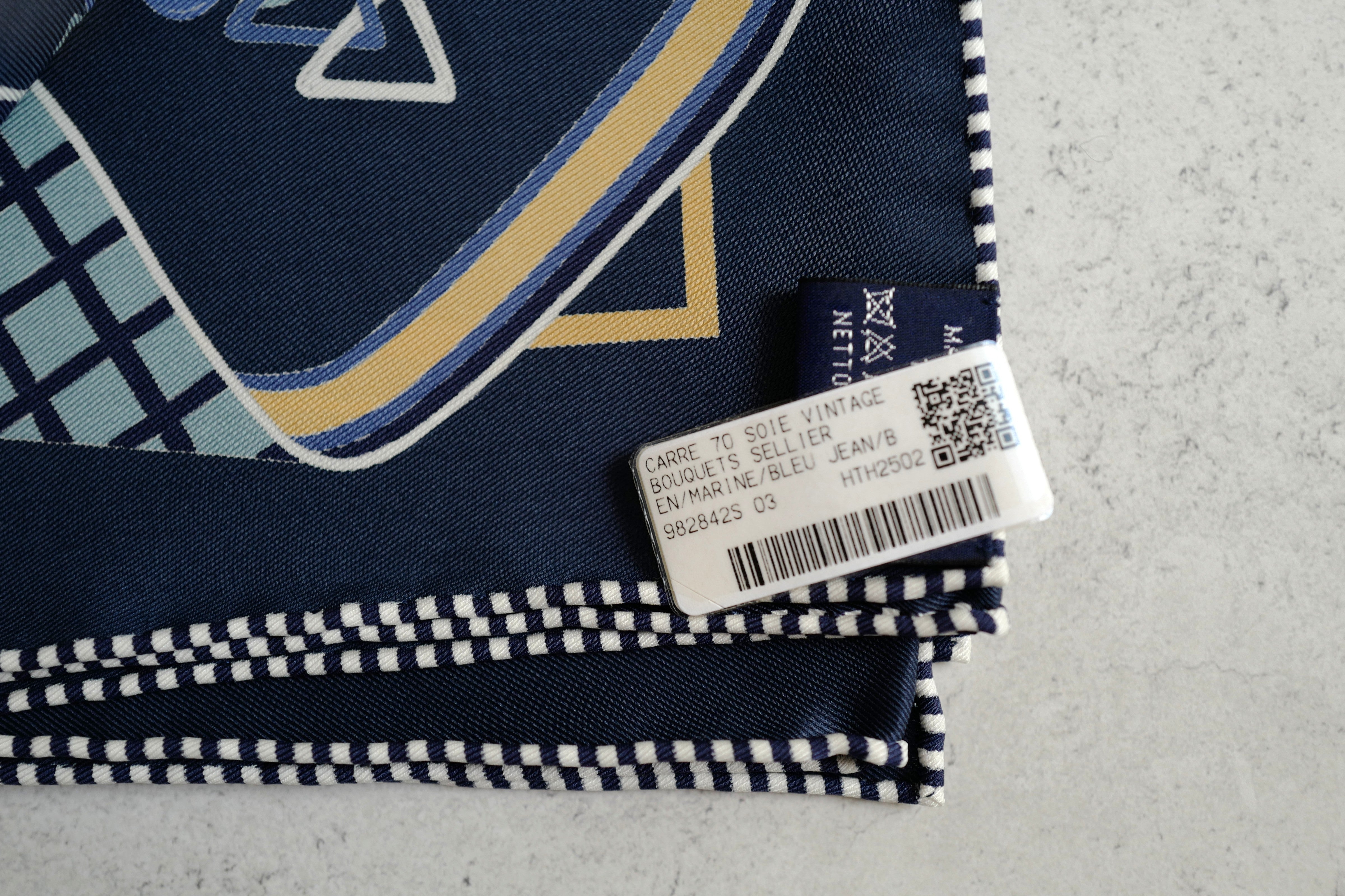 BNIB HERMÈS Bouquets Sellier scarf 70 in Marine / Bleu Jeans / Blanc