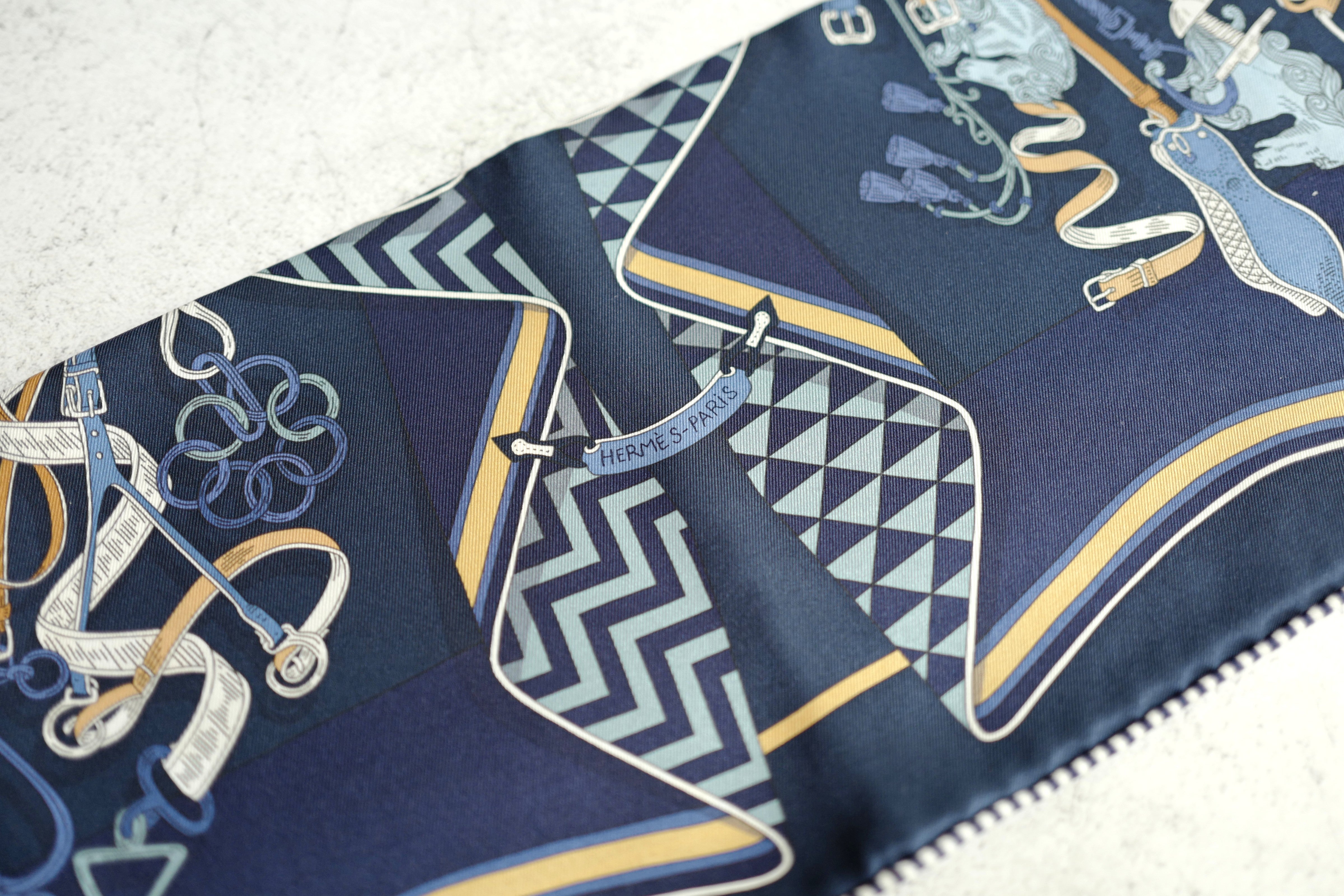 BNIB HERMÈS Bouquets Sellier scarf 70 in Marine / Bleu Jeans / Blanc