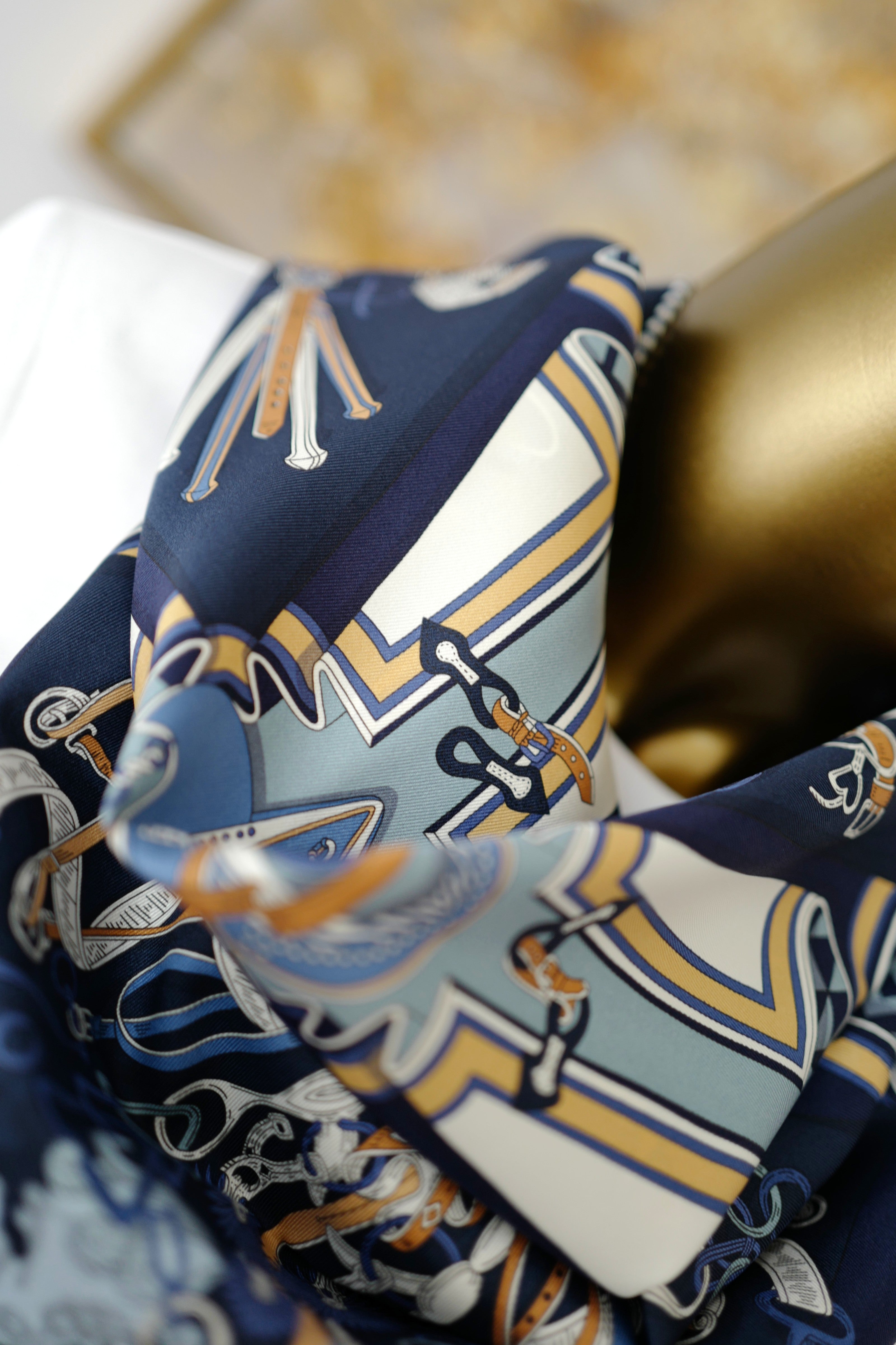 BNIB HERMÈS Bouquets Sellier scarf 70 in Marine / Bleu Jeans / Blanc