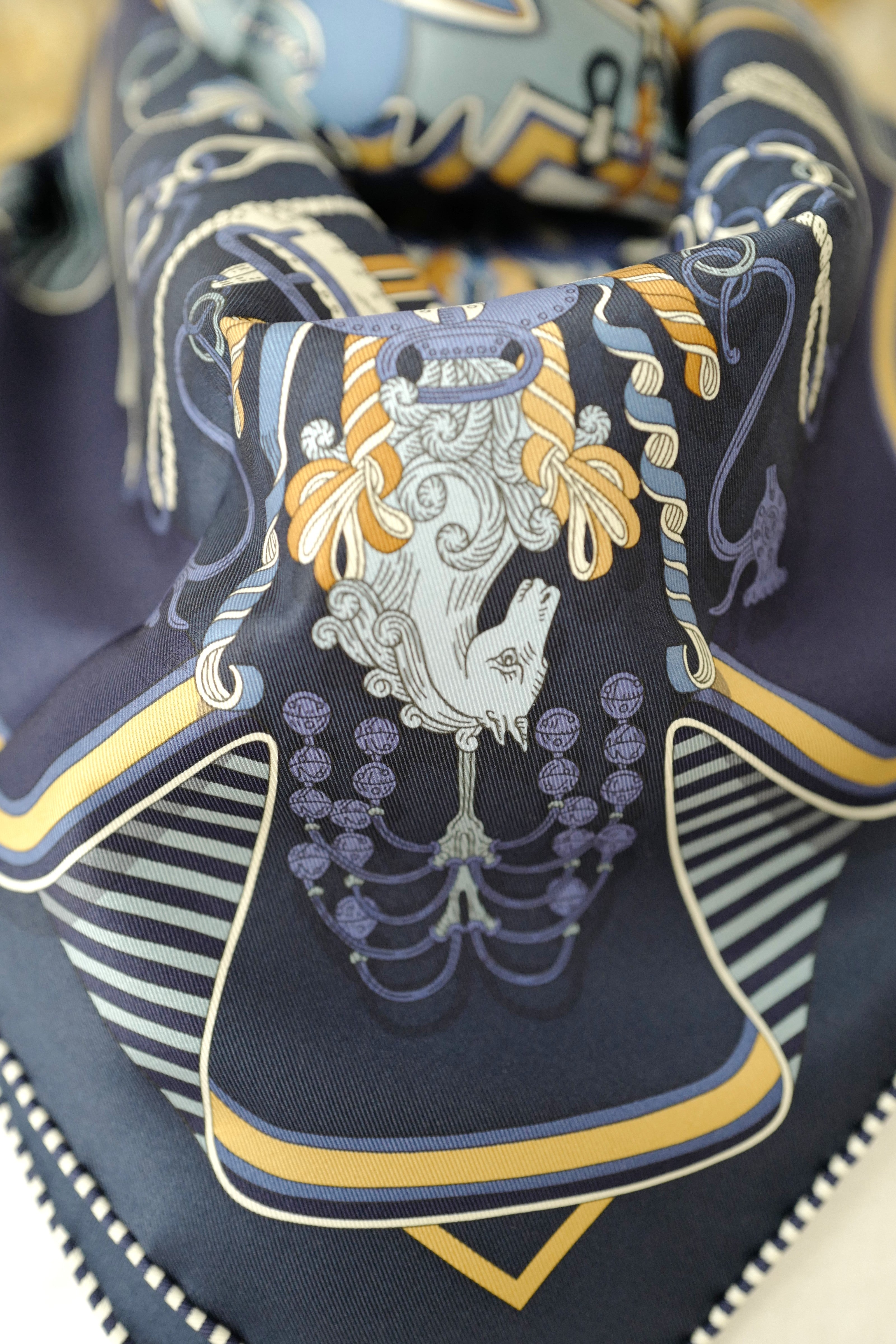 BNIB HERMÈS Bouquets Sellier scarf 70 in Marine / Bleu Jeans / Blanc