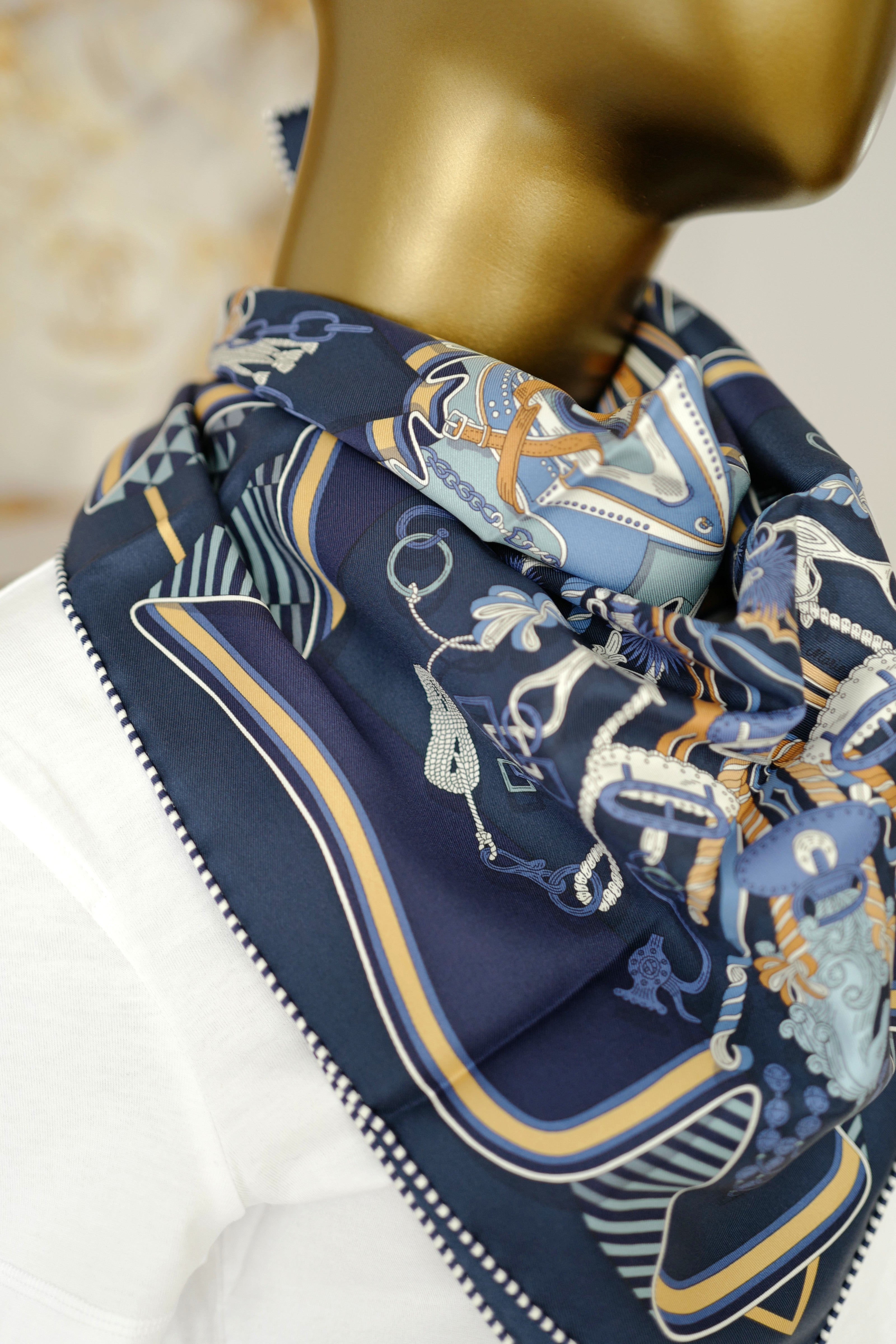BNIB HERMÈS Bouquets Sellier scarf 70 in Marine / Bleu Jeans / Blanc