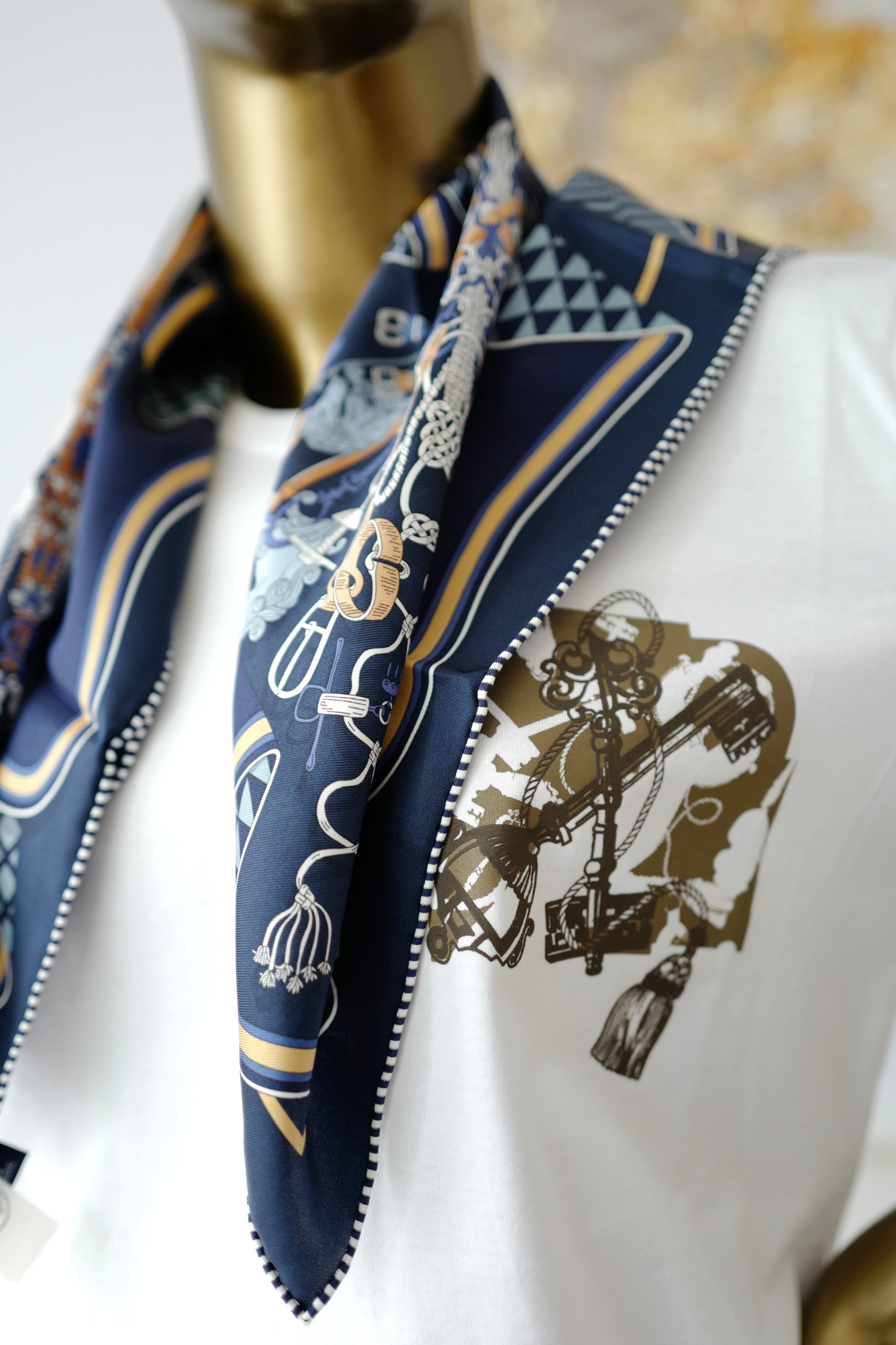 BNIB HERMÈS Bouquets Sellier scarf 70 in Marine / Bleu Jeans / Blanc