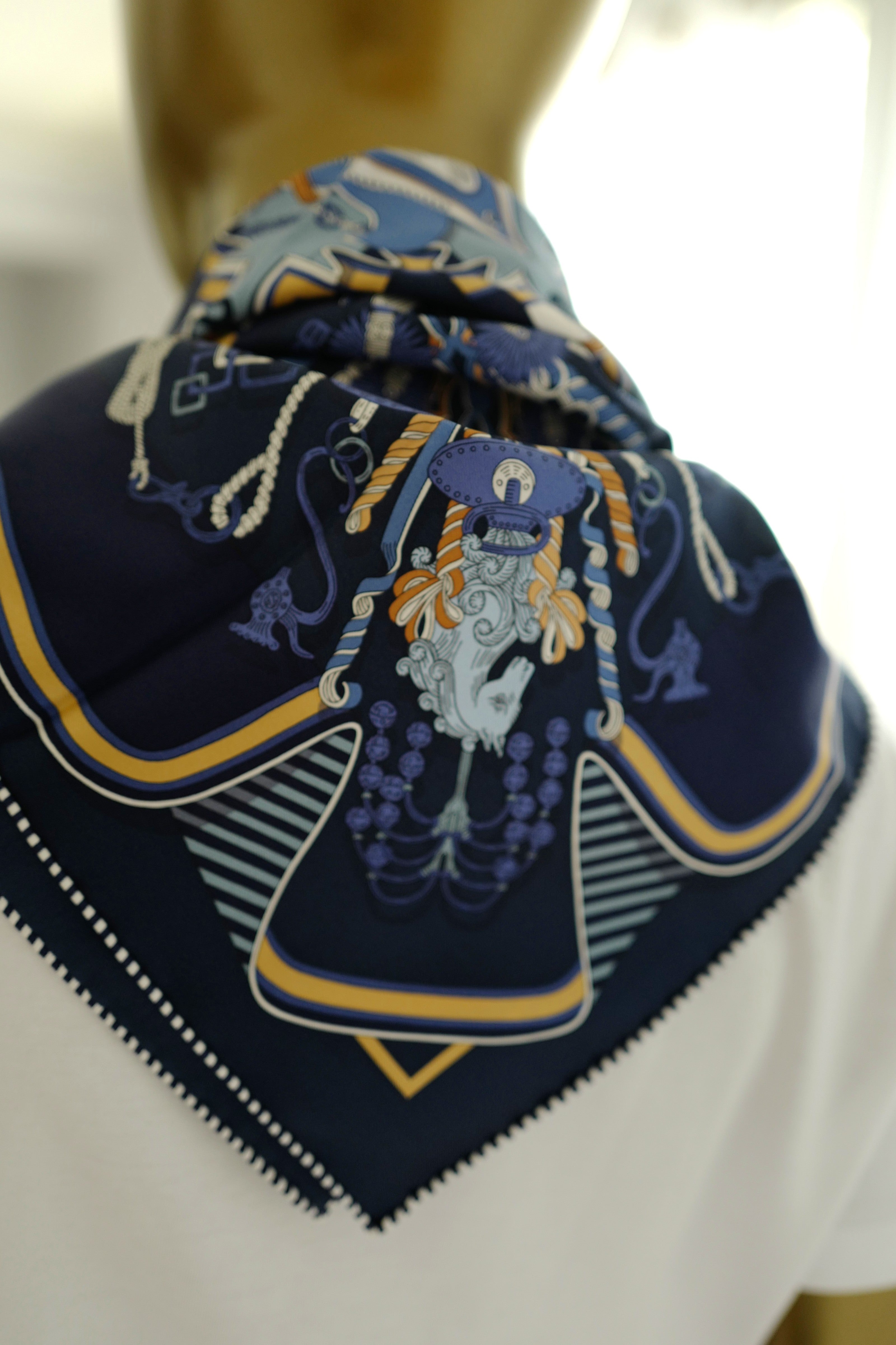 BNIB HERMÈS Bouquets Sellier scarf 70 in Marine / Bleu Jeans / Blanc