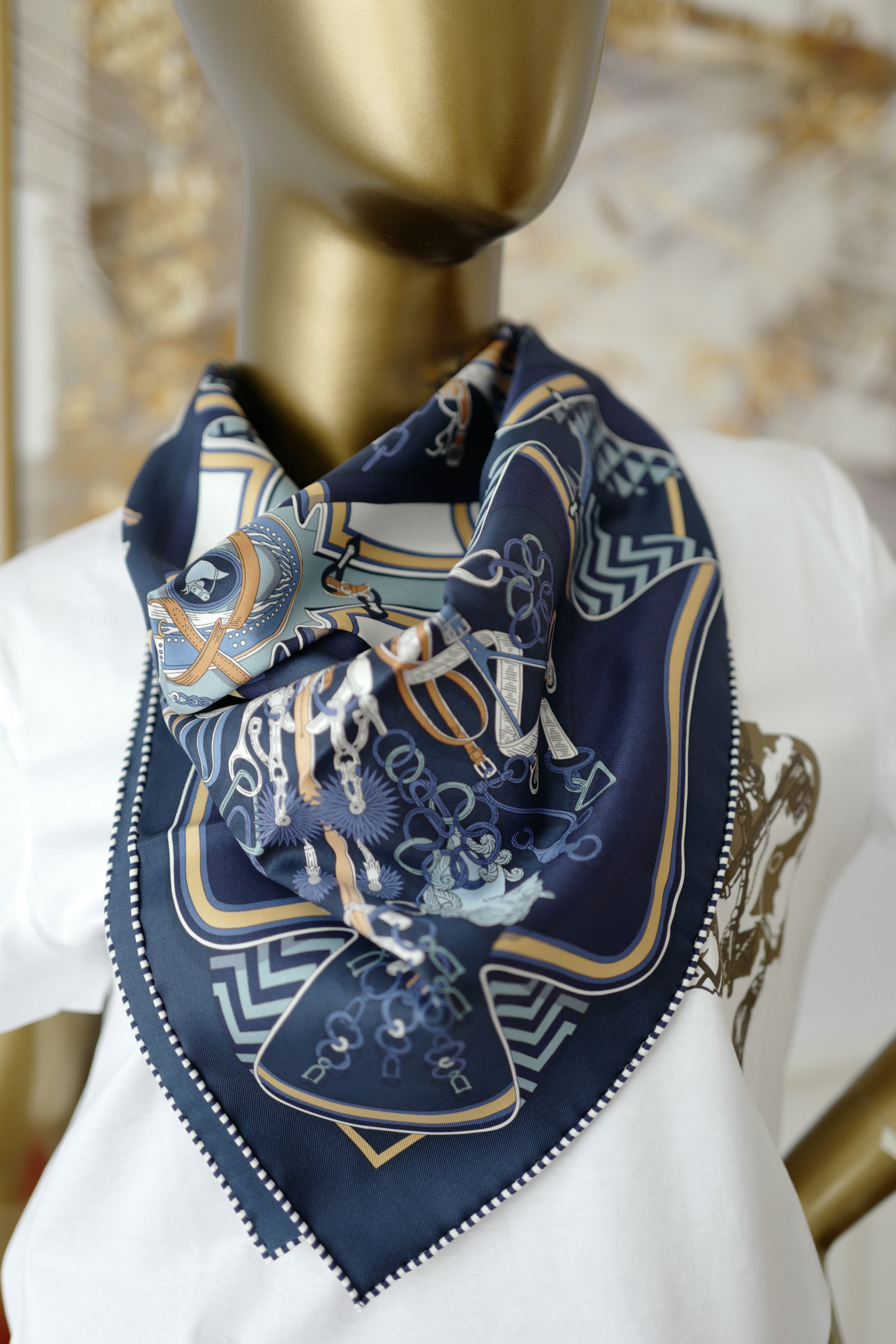 BNIB HERMÈS Bouquets Sellier scarf 70 in Marine / Bleu Jeans / Blanc