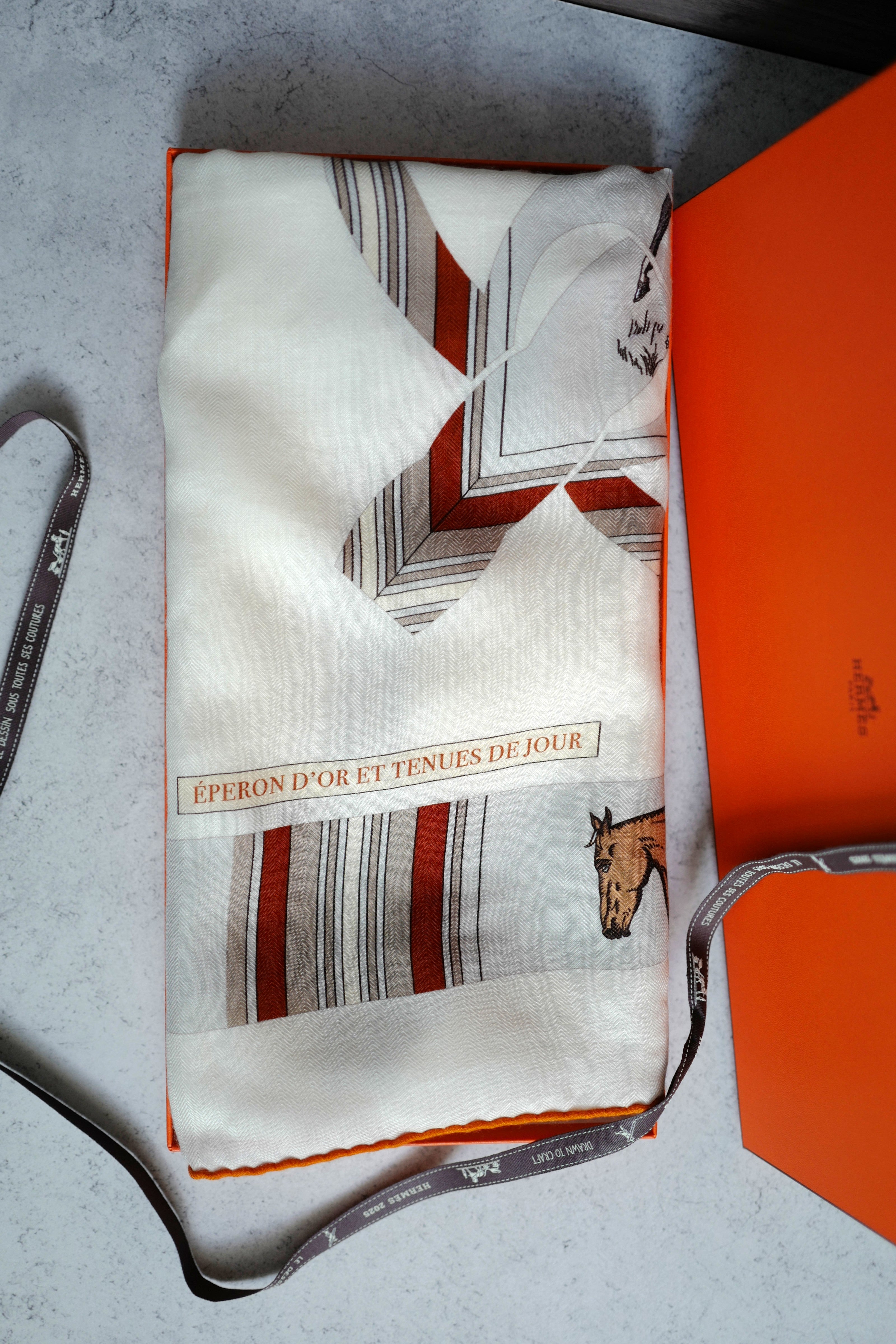 NEW Hermès Eperon d'Or et Tenues de Jour Shawl 140 in Blanc / Caramel / Orange
