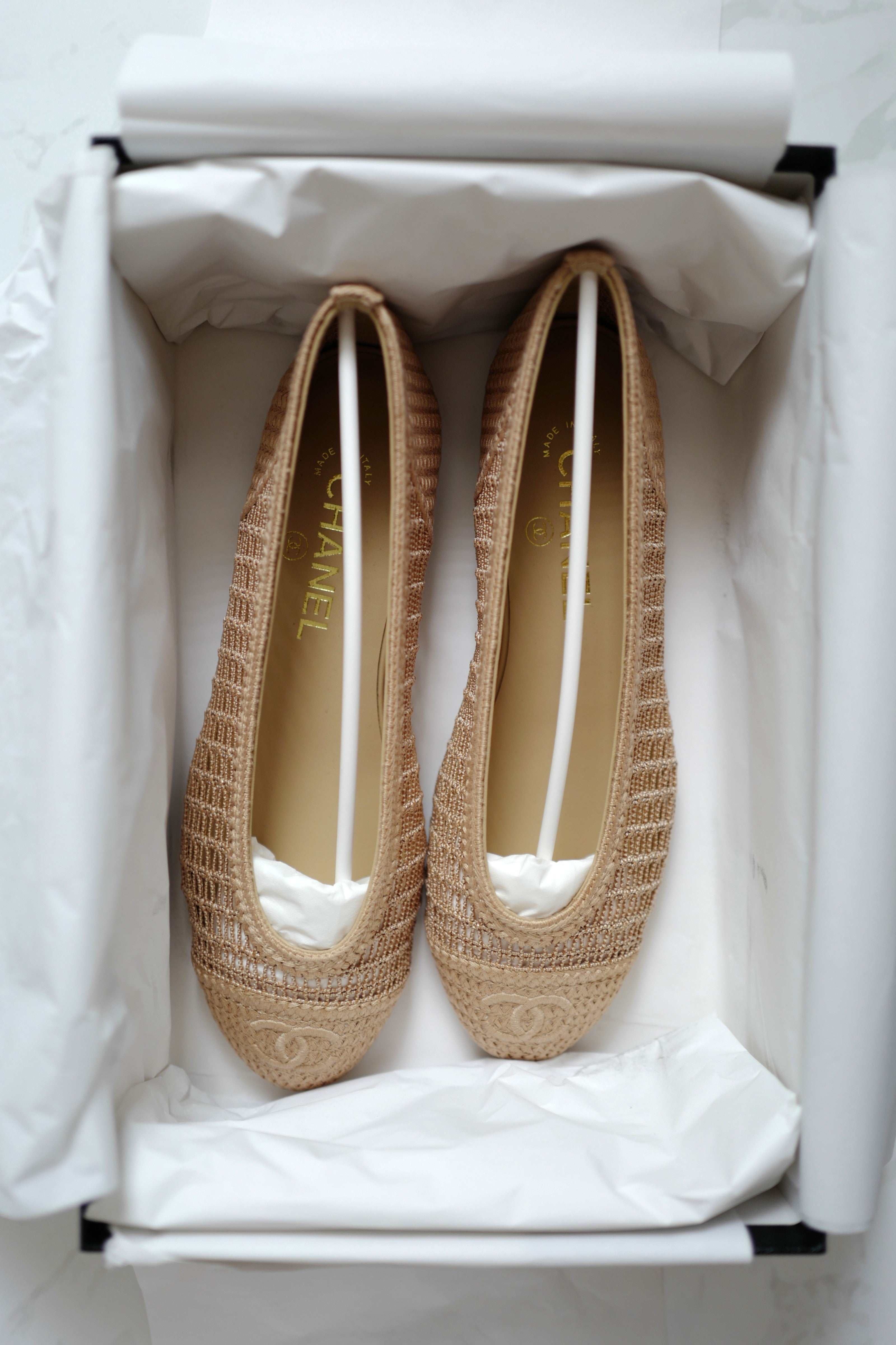 BNIB Chanel Spring-Summer 25P Raffia Ballet Flats Dark Beige/Beige Size 38