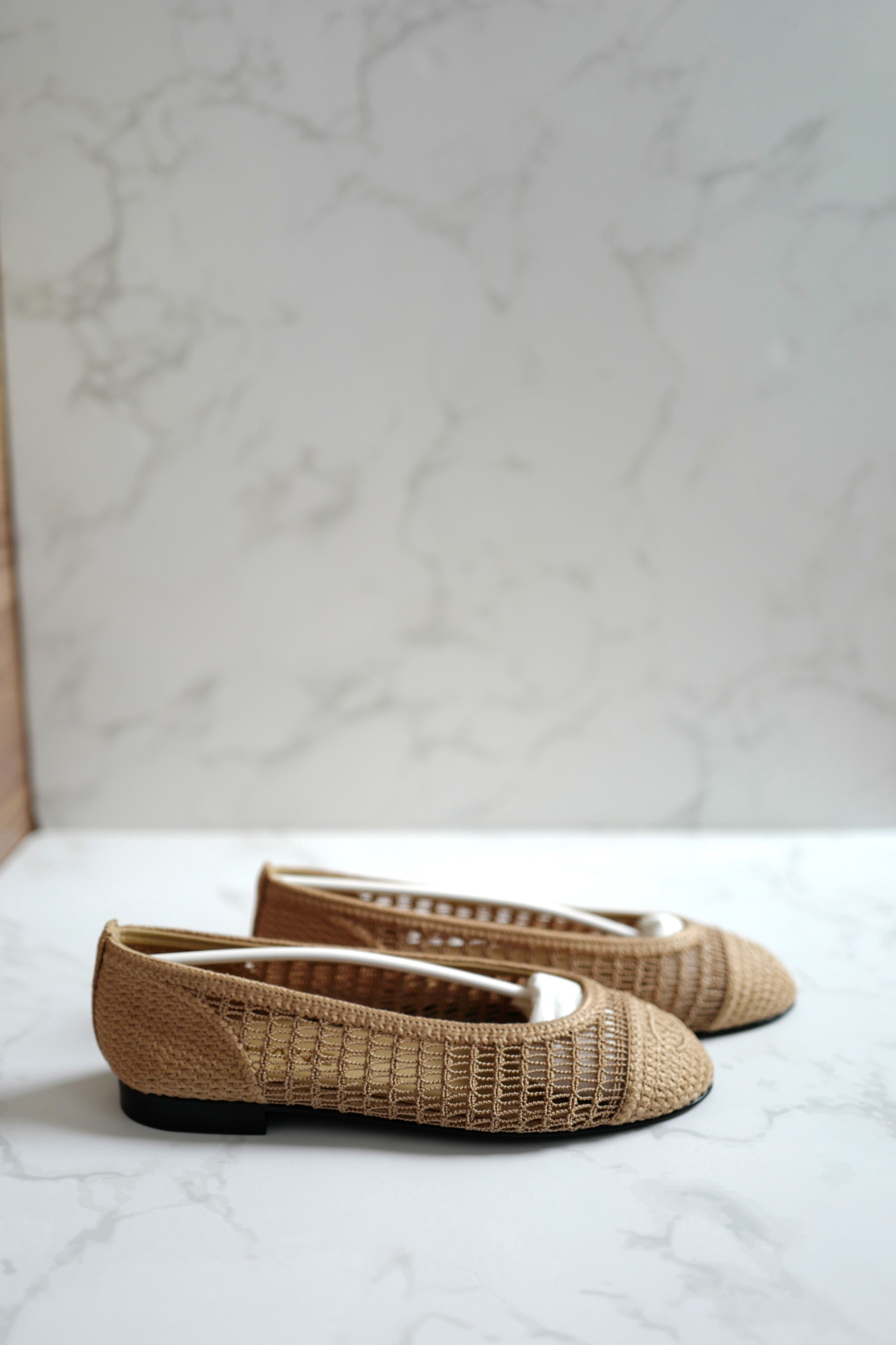 BNIB Chanel Spring-Summer 25P Raffia Ballet Flats Dark Beige/Beige Size 38