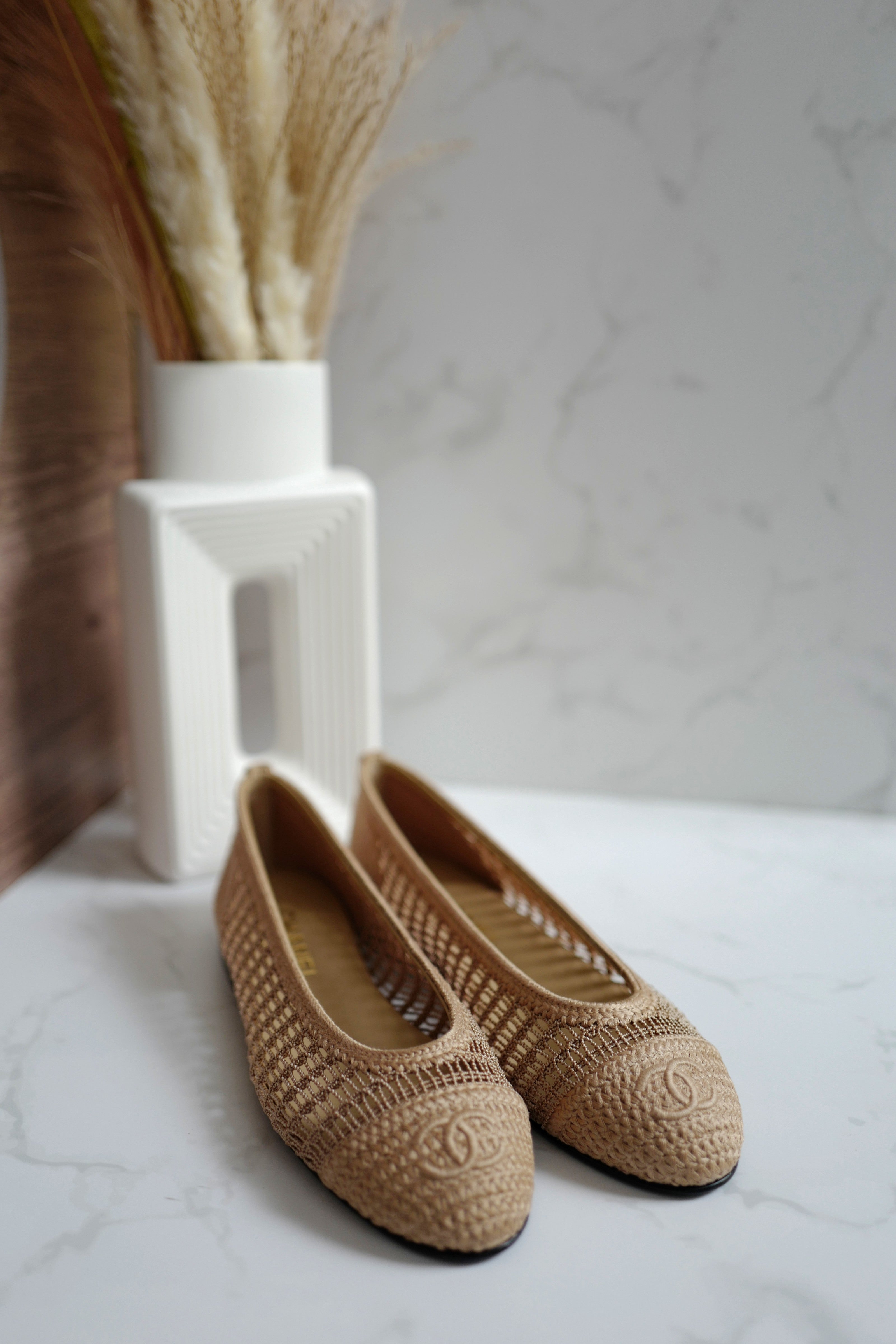BNIB Chanel Spring-Summer 25P Raffia Ballet Flats Dark Beige/Beige Size 38