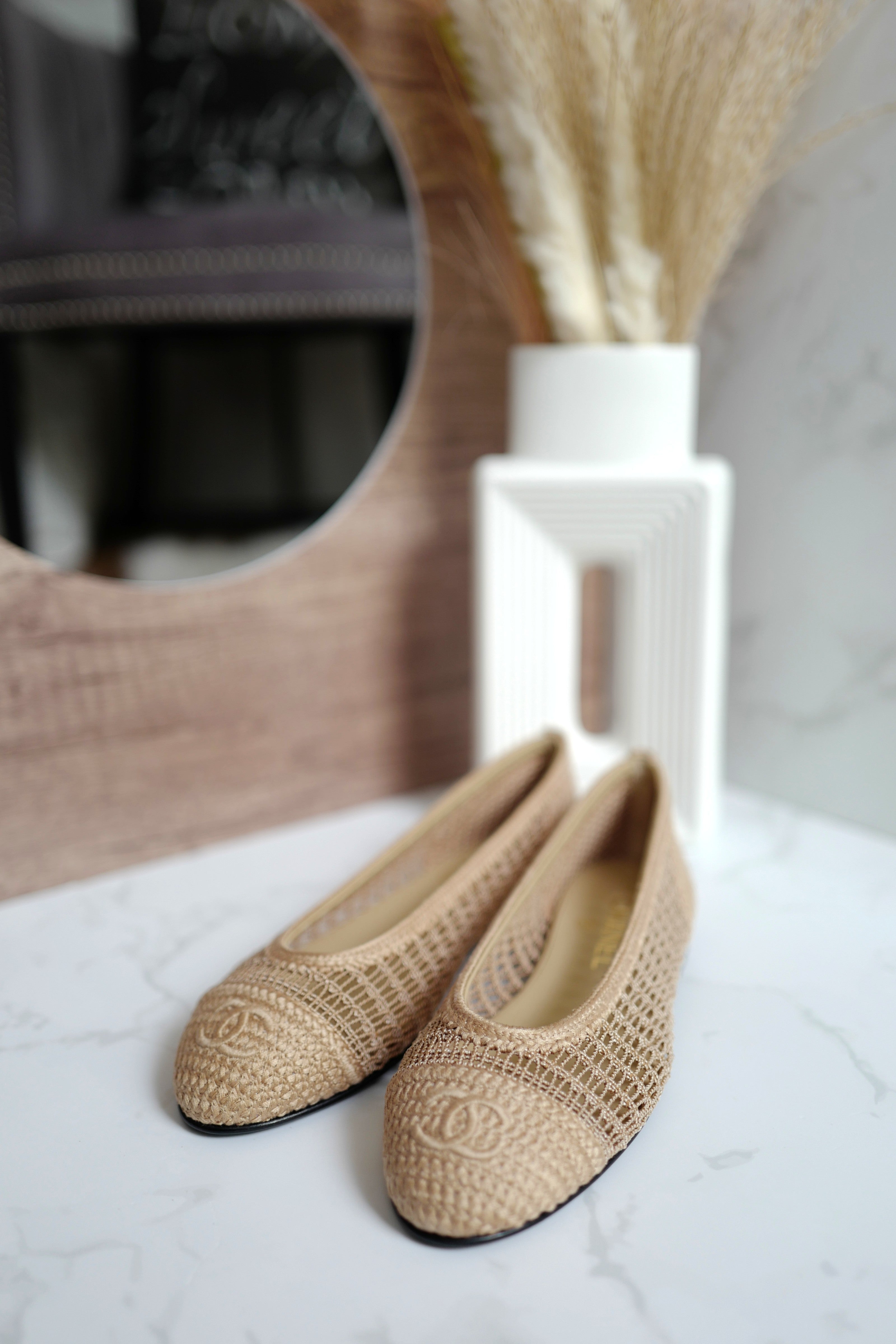 BNIB Chanel Spring-Summer 25P Raffia Ballet Flats Dark Beige/Beige Size 38