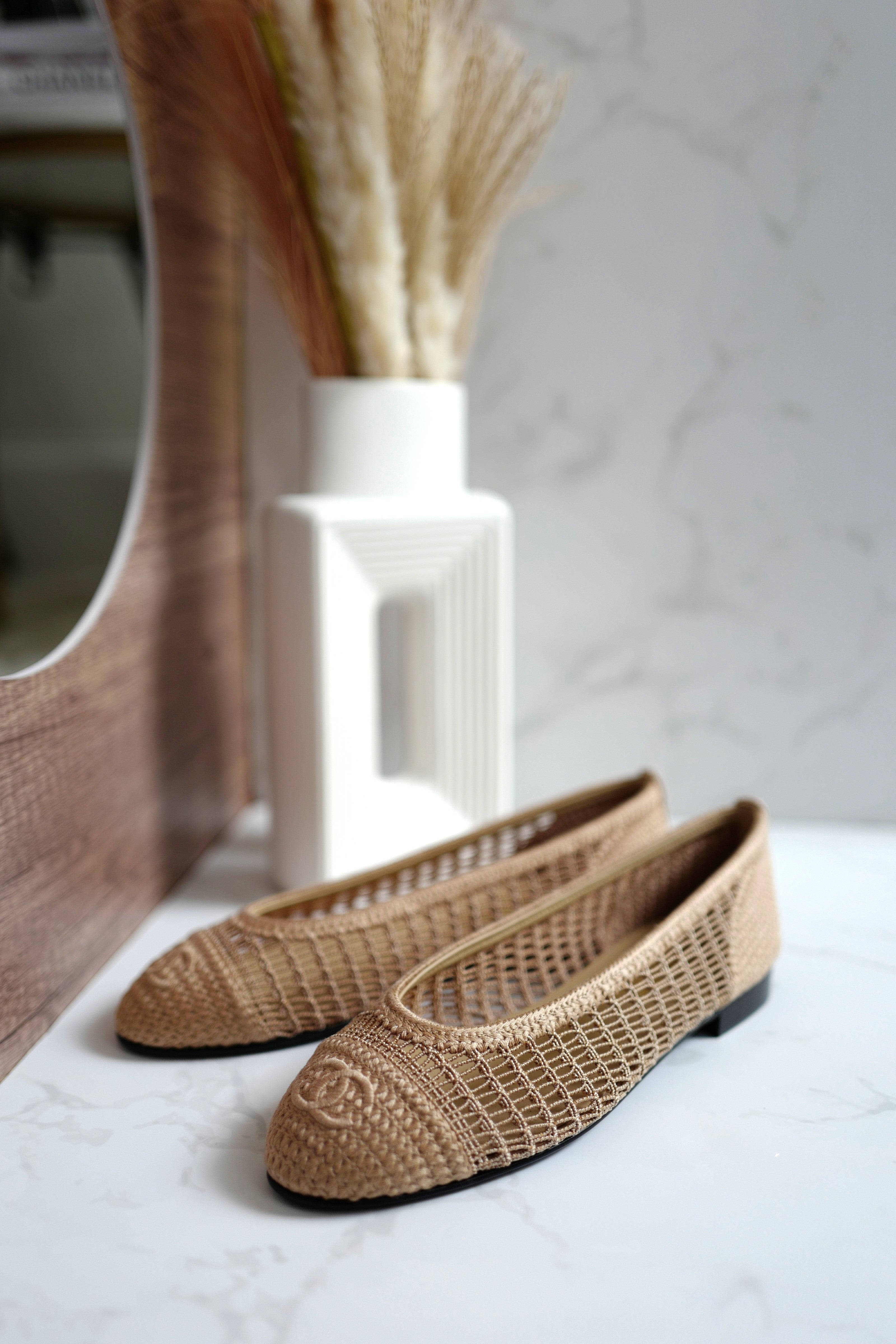 BNIB Chanel Spring-Summer 25P Raffia Ballet Flats Dark Beige/Beige Size 38