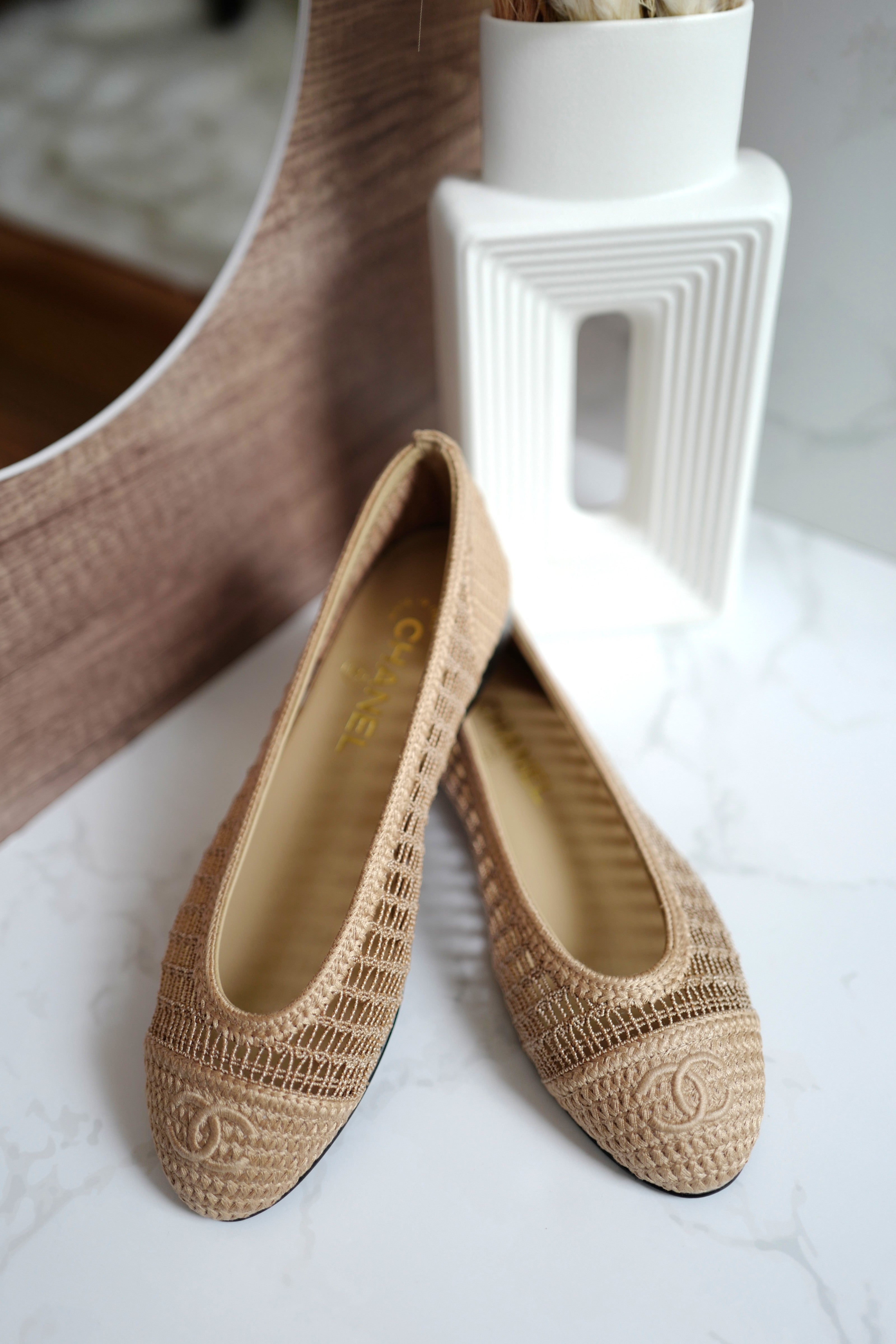 BNIB Chanel Spring-Summer 25P Raffia Ballet Flats Dark Beige/Beige Size 38