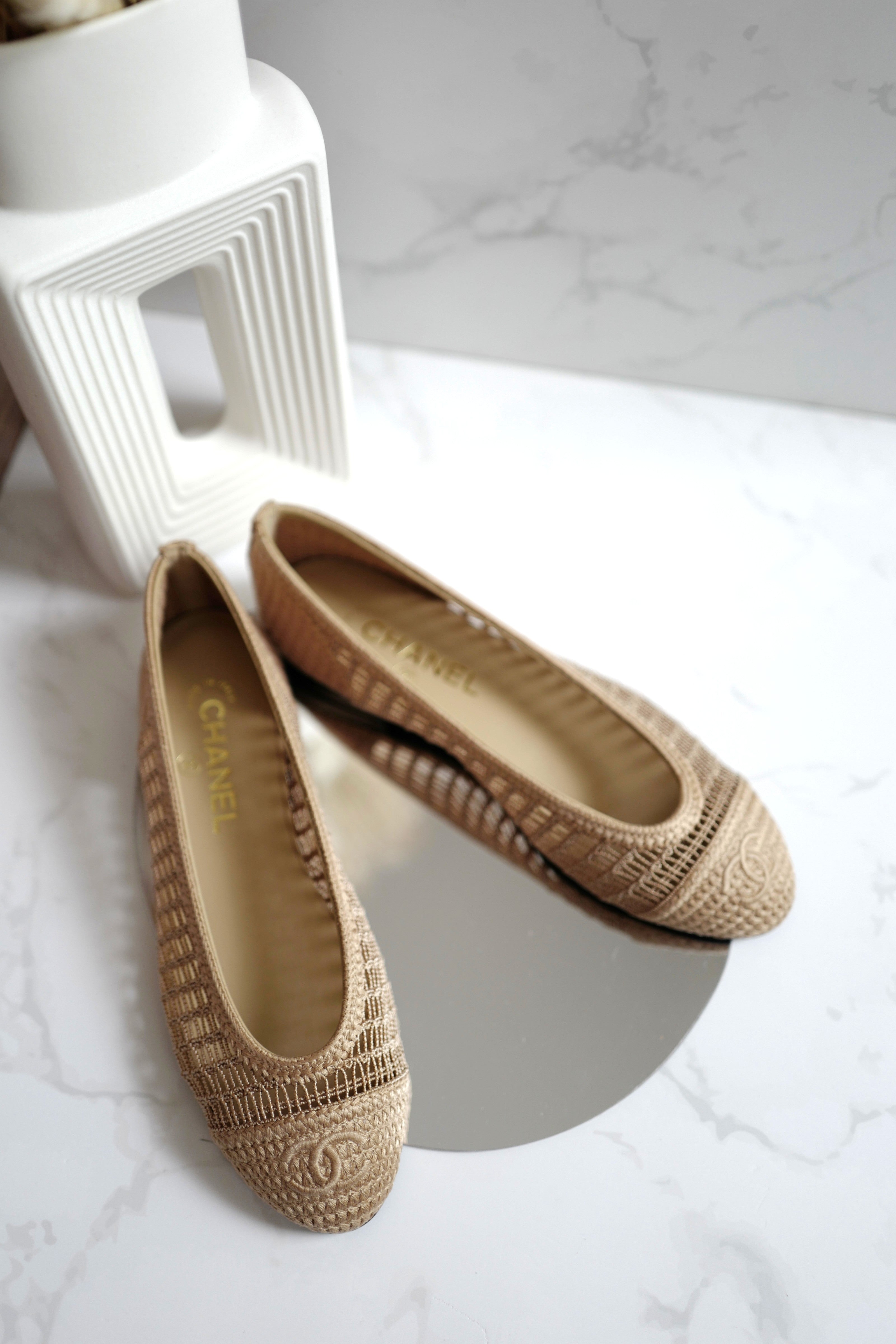 BNIB Chanel Spring-Summer 25P Raffia Ballet Flats Dark Beige/Beige Size 38
