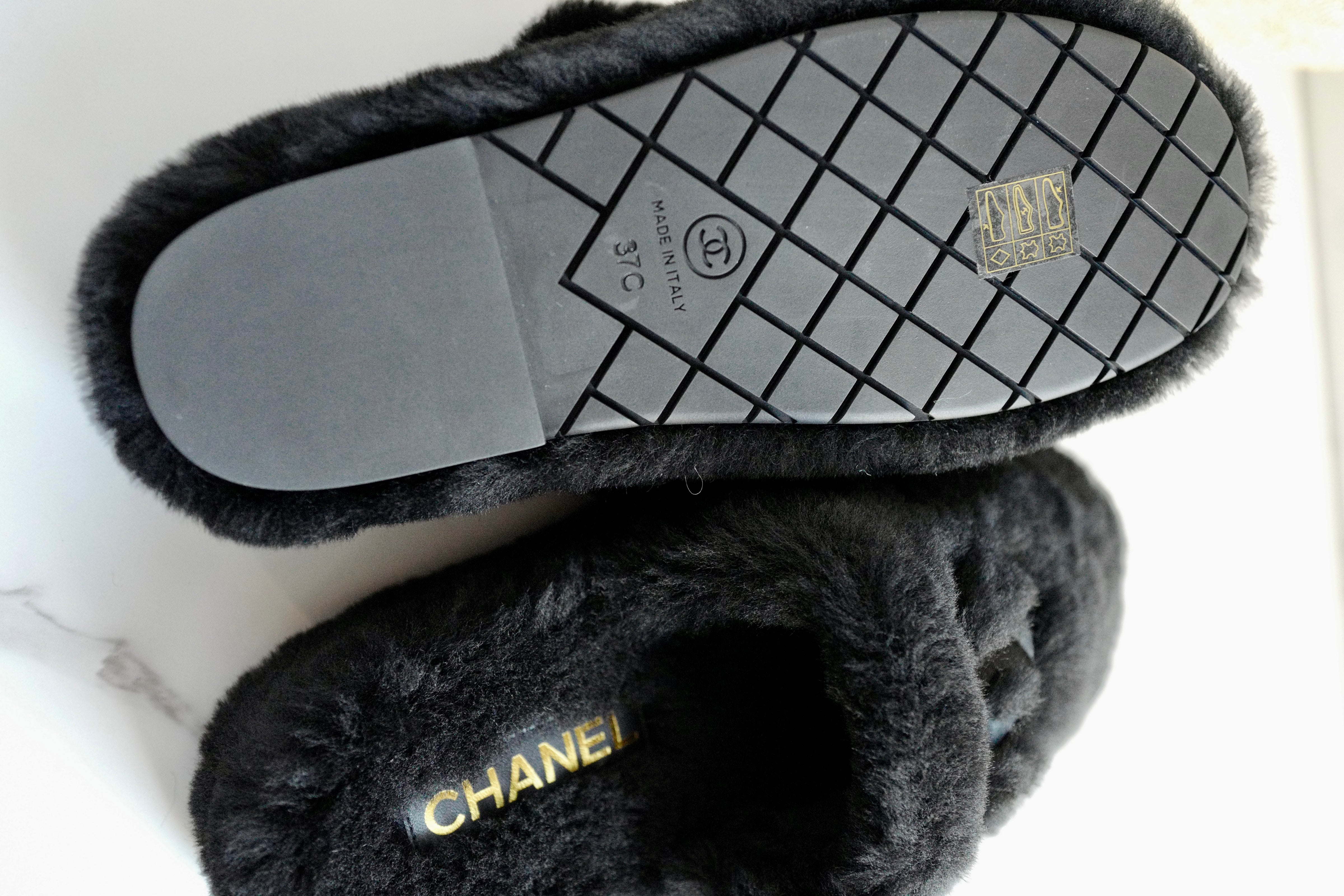 NEW Chanel 24B Mules Shearling in Black with Pouch Size 37