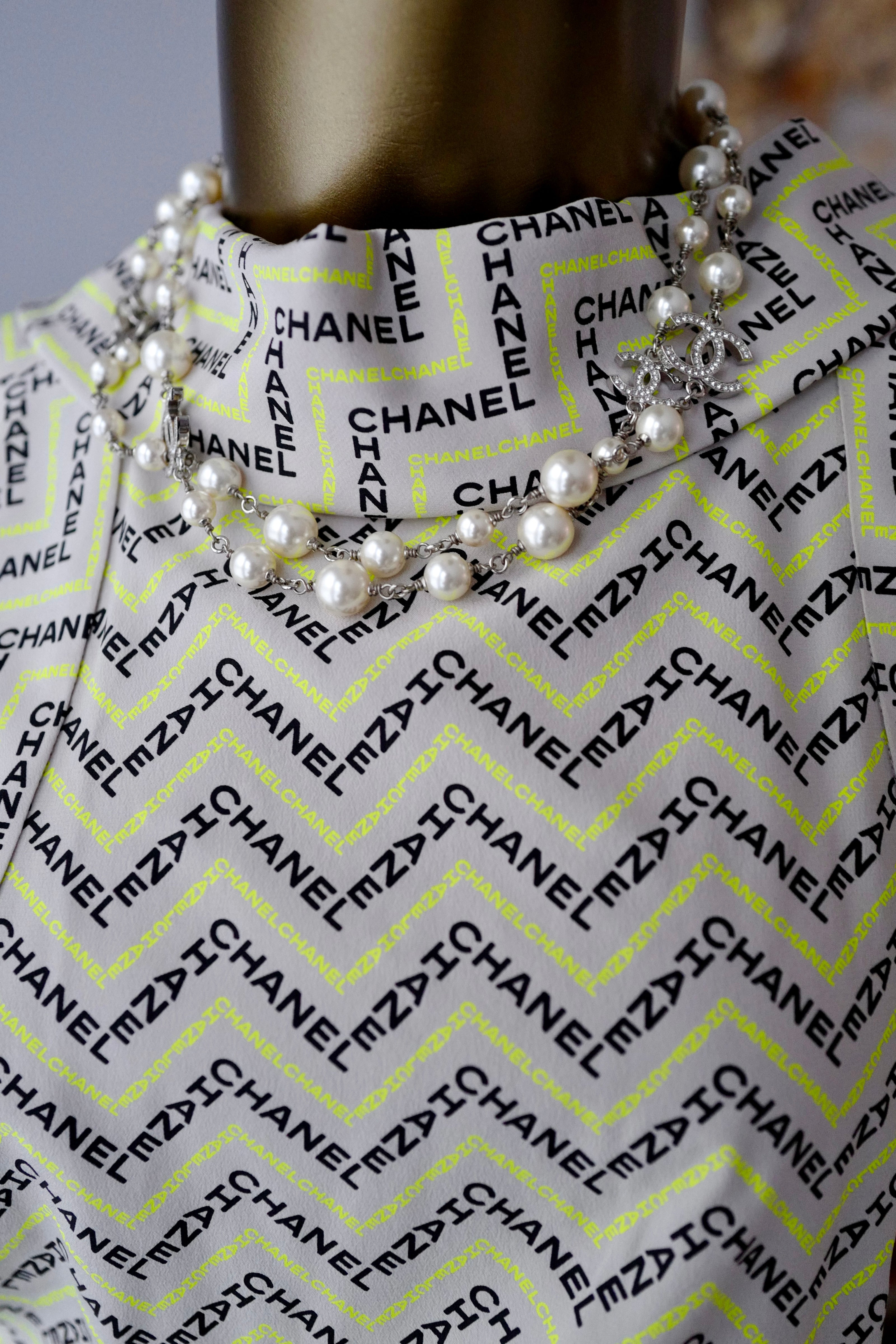 NEW Chanel 24K Jumpsuit Dress Printed Crepe de Chine in Beige, Yellow & Black Size 36