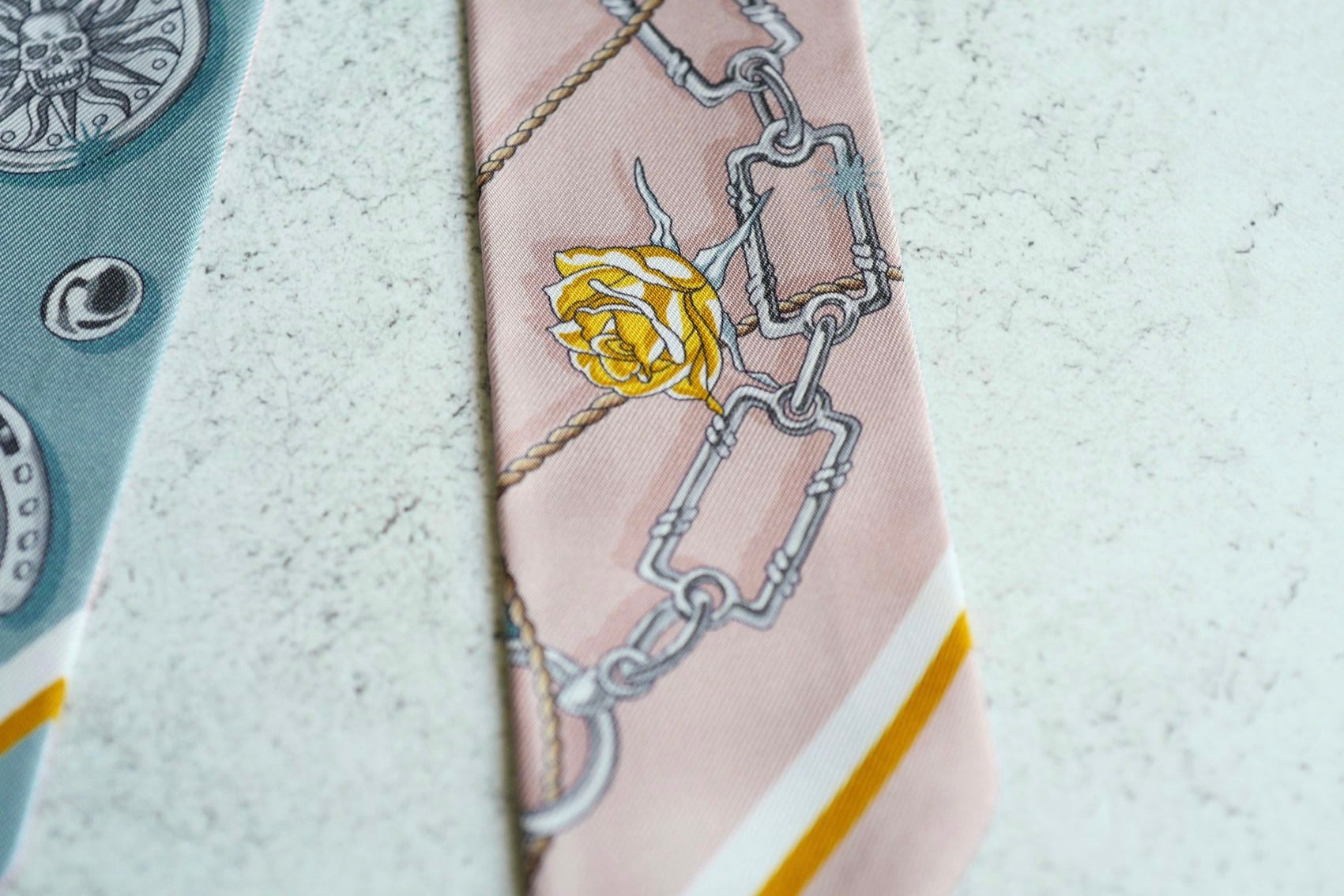 Hermès Twilly C’est La Fête Bleu Glacier / Rose Poudre / Gris 100% Silk Twill