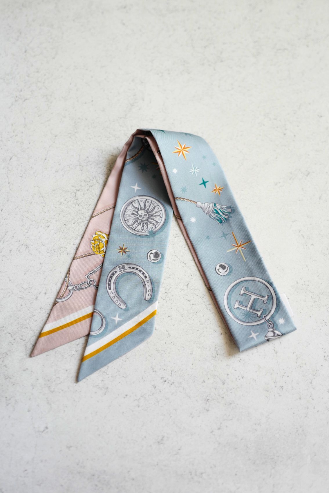 Hermès Twilly C’est La Fête Bleu Glacier / Rose Poudre / Gris 100% Silk Twill