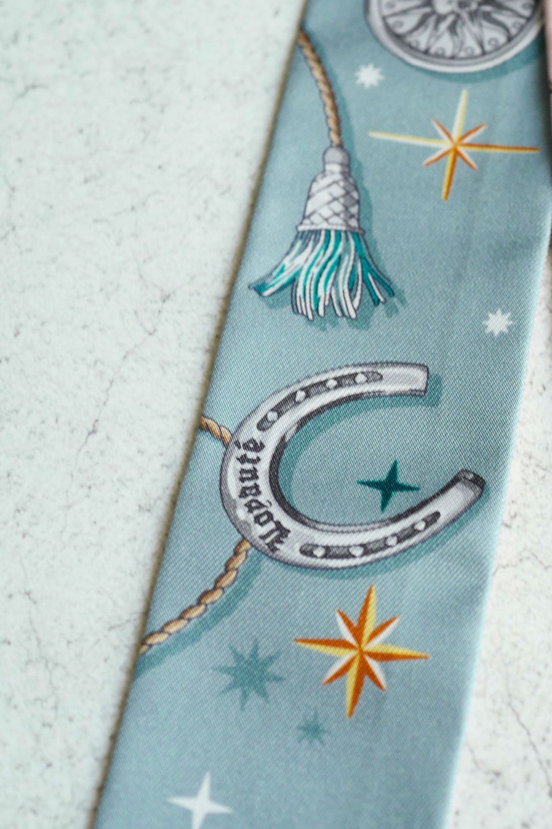Hermès Twilly C’est La Fête Bleu Glacier / Rose Poudre / Gris 100% Silk Twill