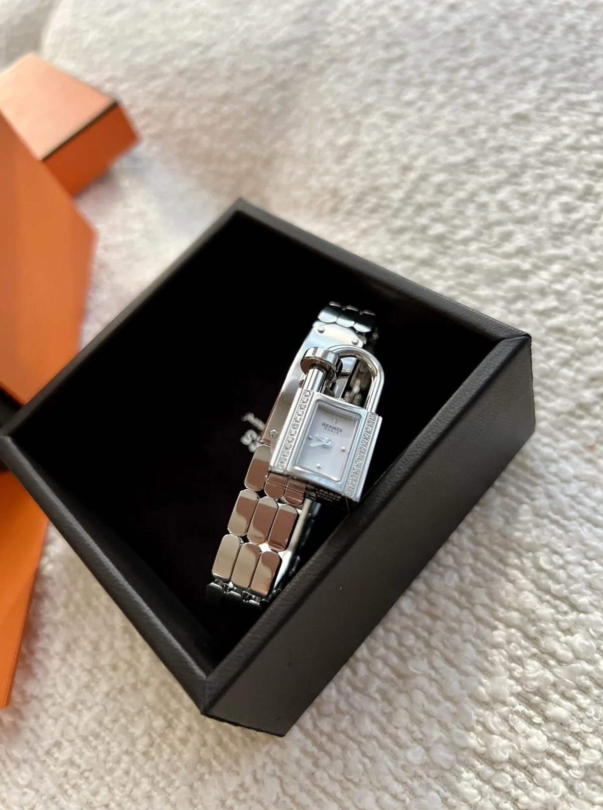 BNIB HERMES Kelly watch, Mini model, 16 mm With Diamond Set - New Model