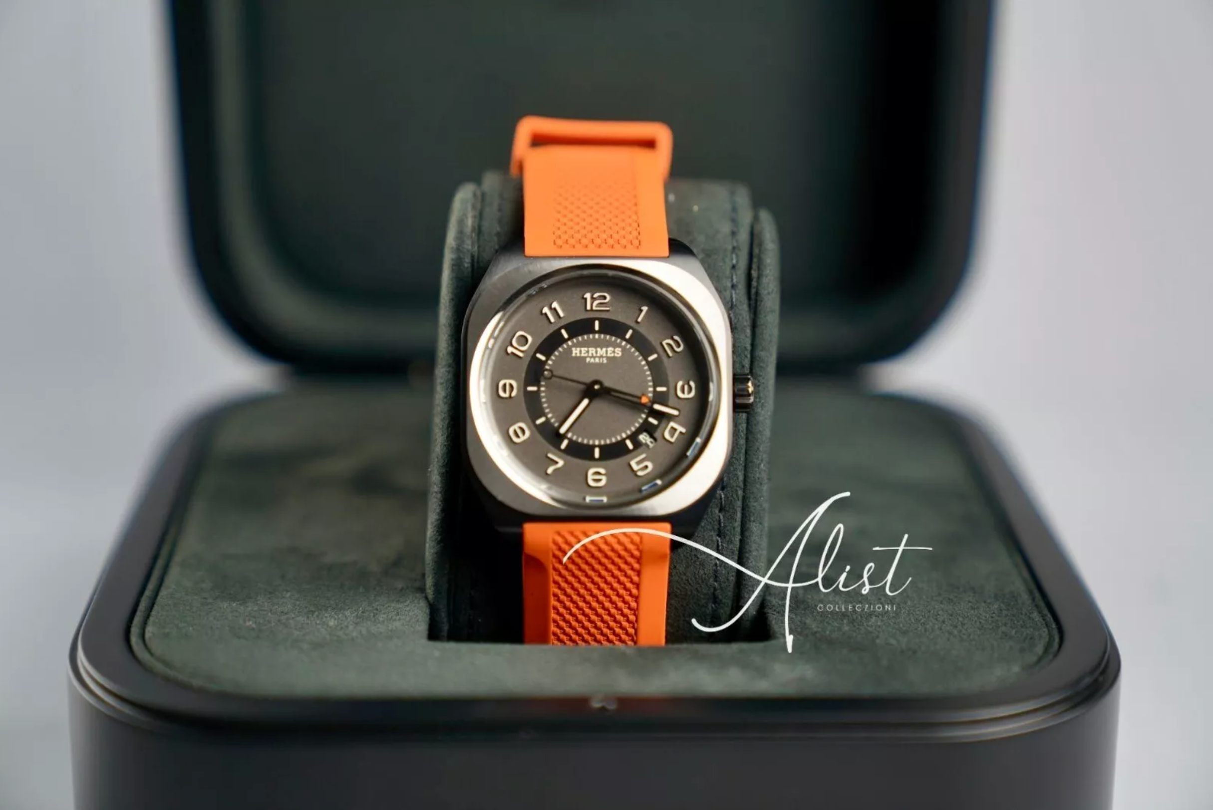 BNIB Hermès H08 watch, 42 mm Orange Rubber Band Titanium Case Water Resistant