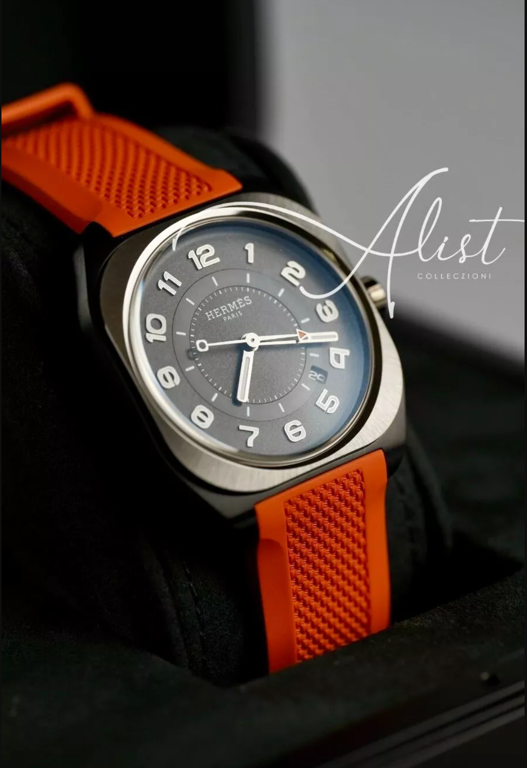 BNIB Hermès H08 watch, 42 mm Orange Rubber Band Titanium Case Water Resistant