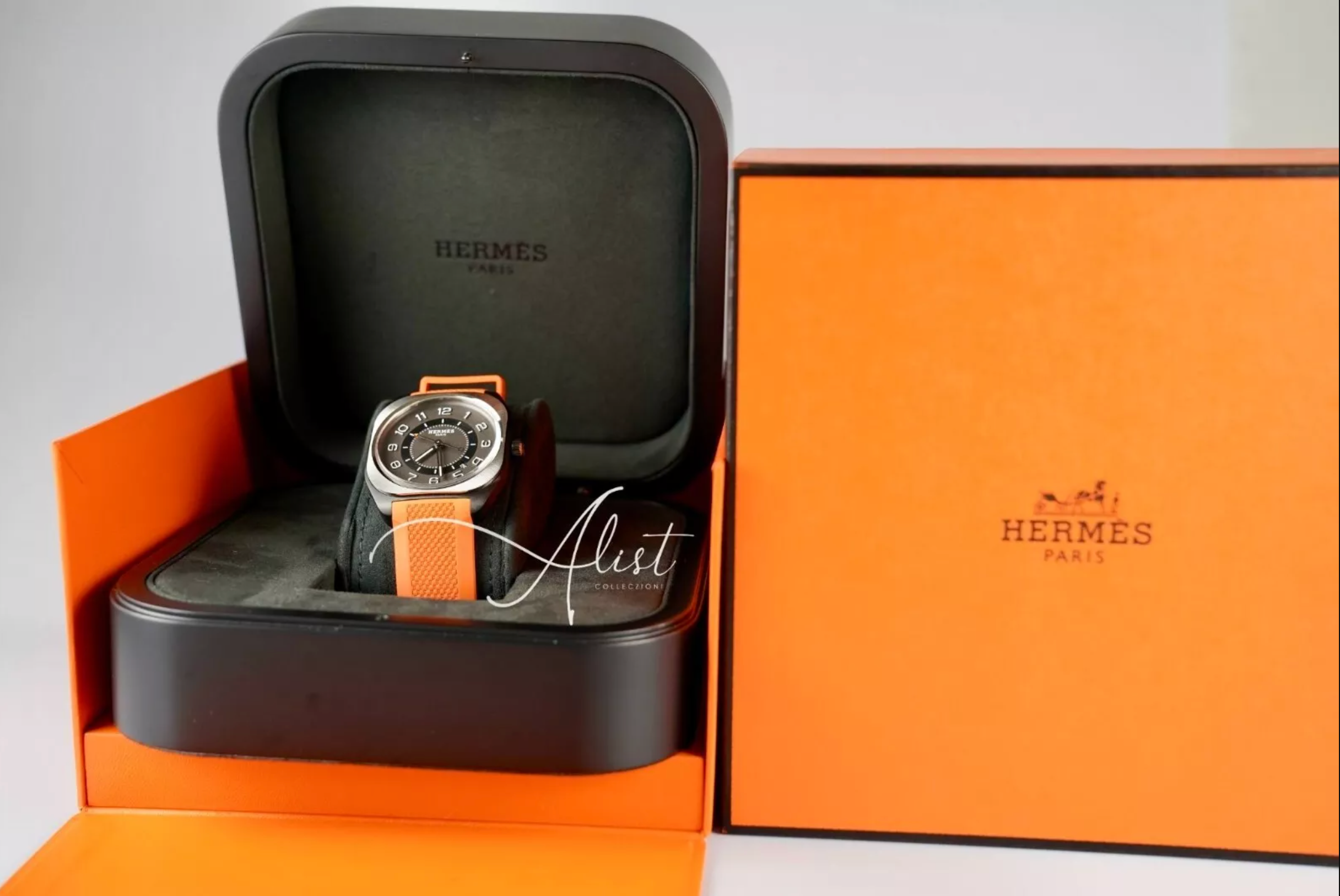 BNIB Hermès H08 watch, 42 mm Orange Rubber Band Titanium Case Water Resistant