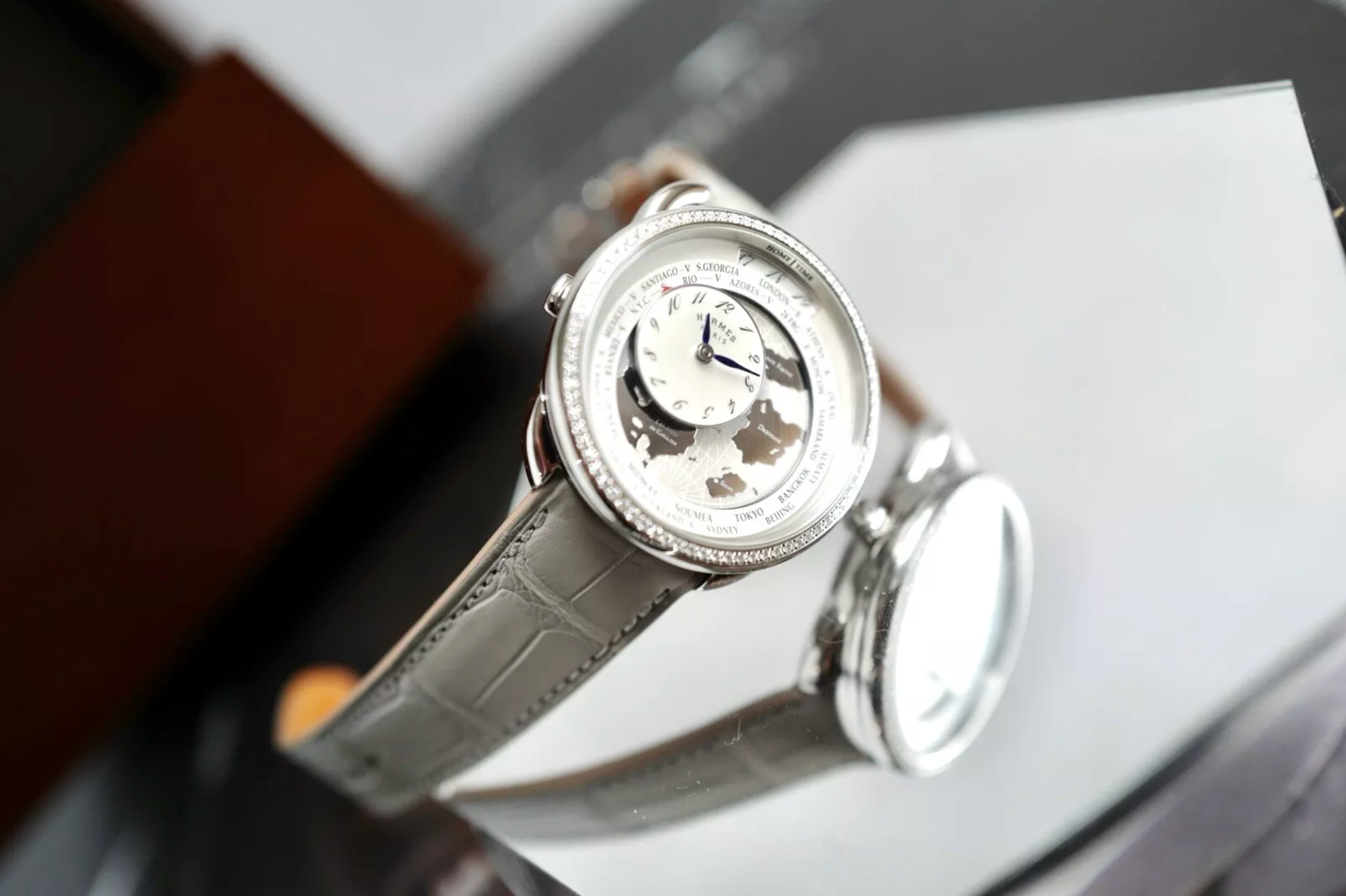 BNIB Hermès Arceau Le Temps Voyageur watch, Large model, 38 mm $35K Retail