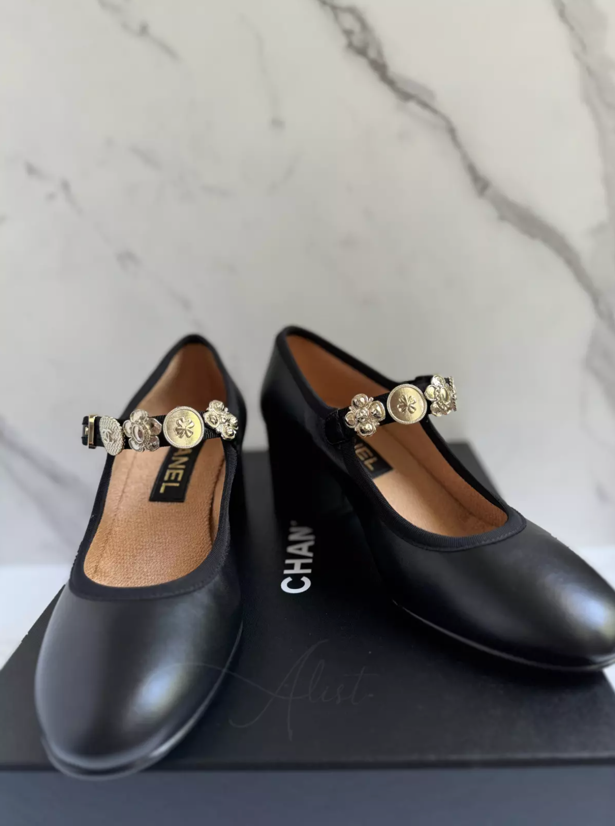 Chanel 24A Metiers D’art Black Leather Mary Jane Heels with Gold Charms 38 BNIB