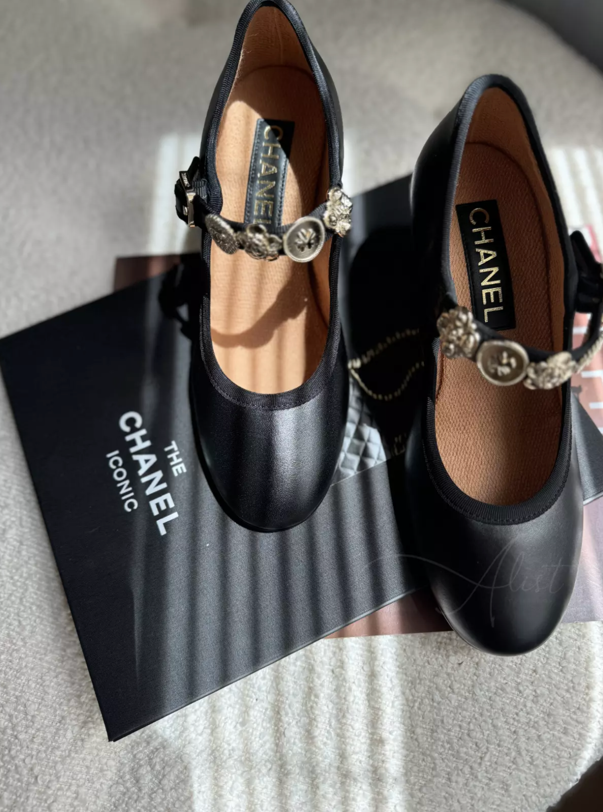 Chanel 24A Metiers D’art Black Leather Mary Jane Heels with Gold Charms 38 BNIB