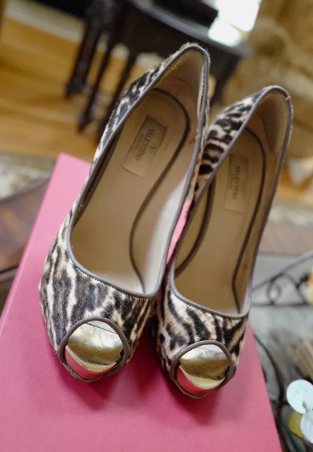 Preowned Valentino Heels Leopard Print size 37