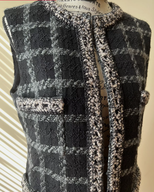 Chanel Vest Tweed De Laine New Fall-Winter 2022/23 Collection Size 36