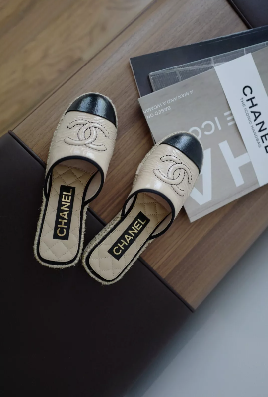 BNIB CHANEL 23P Beige/Black CC Logo Espidrilles Size 37