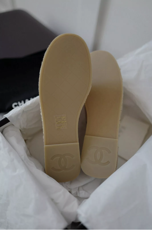 BNIB CHANEL 23P Beige/Black CC Logo Espidrilles Size 37