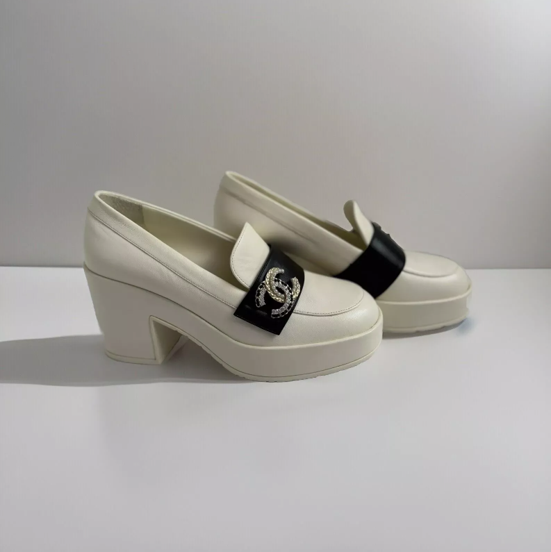 BNIB CHANEL 23C Ivory/Black Crystal CC Logo Moccasin Loafers 37.5