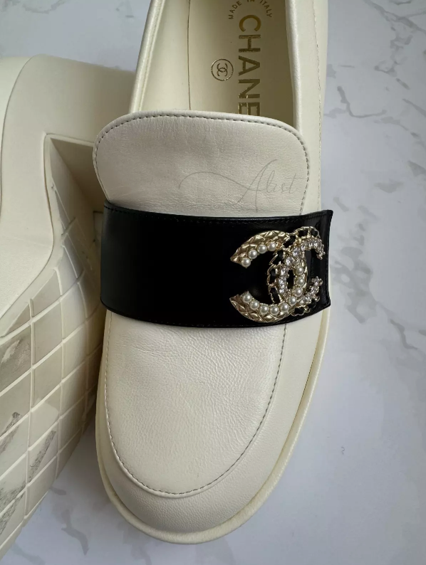 BNIB CHANEL 23C Ivory/Black Crystal CC Logo Moccasin Loafers 37.5