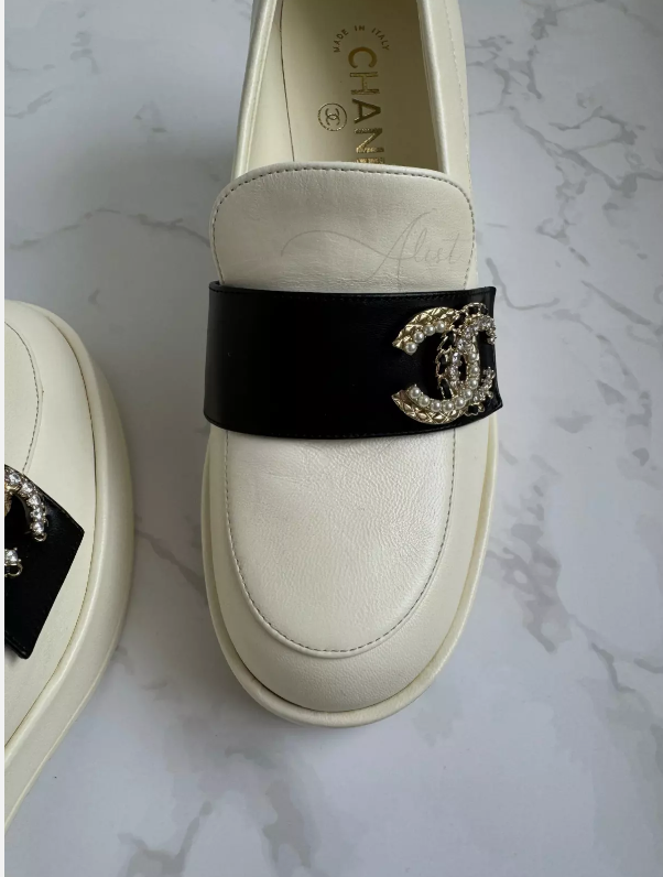 BNIB CHANEL 23C Ivory/Black Crystal CC Logo Moccasin Loafers 37.5