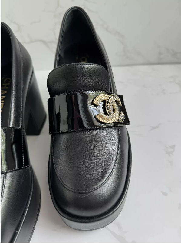 BNIB CHANEL 23C Black Moccasin Loafers With Platform Heels Gold CC Logo Size 39