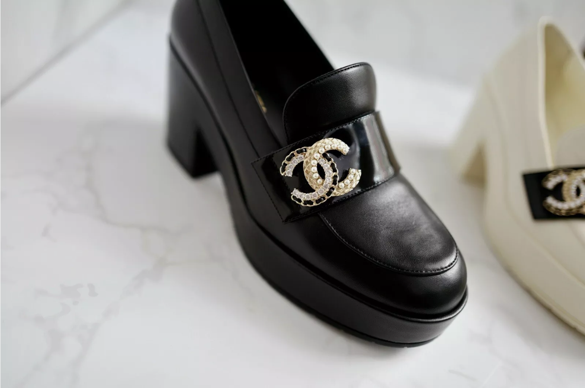 BNIB CHANEL 23C Black Moccasin Loafers With Platform Heels Gold CC Logo Size 39