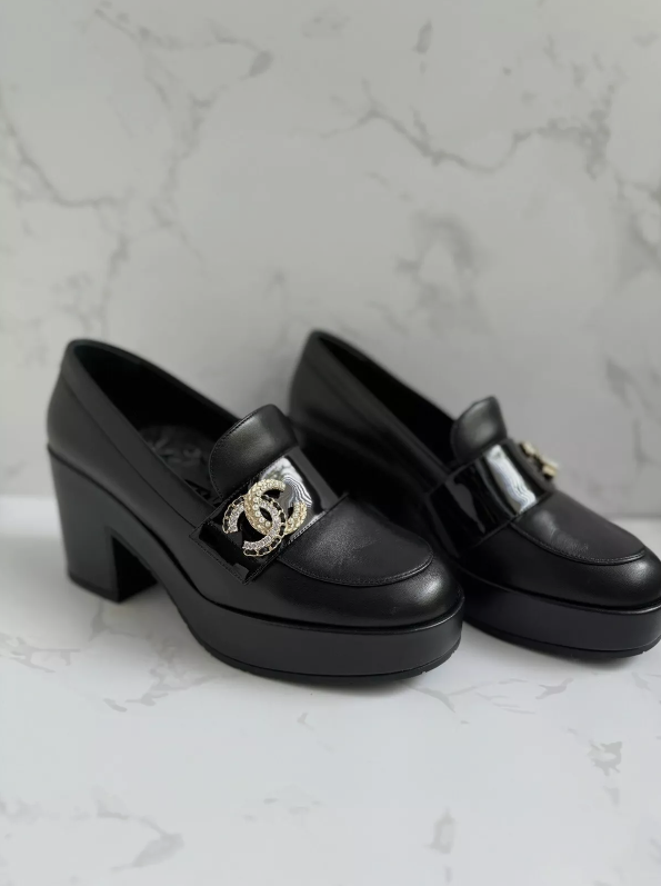 BNIB CHANEL 23C Black Moccasin Loafers With Platform Heels Gold CC Logo Size 39