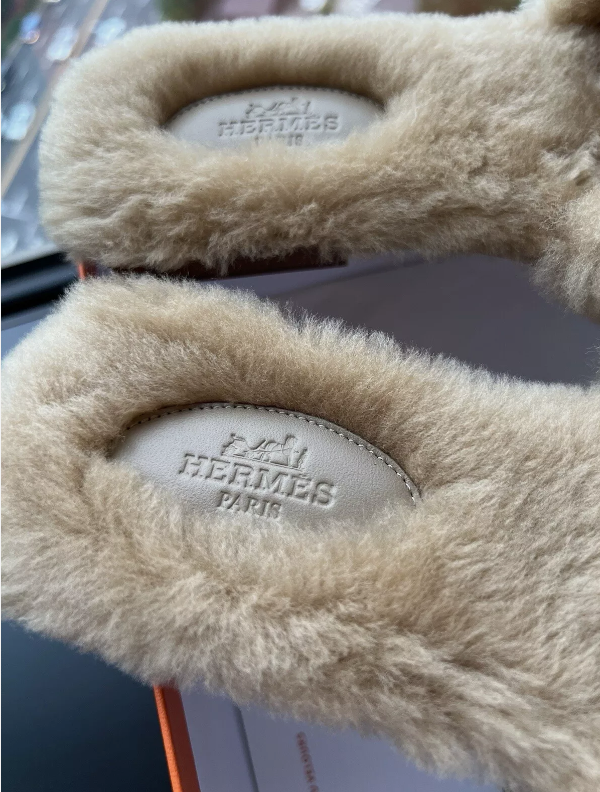 Hermes Oran Beige Argile Peau Lainee Fur Pom Pom Fuzzy Size 38.5 BNIB