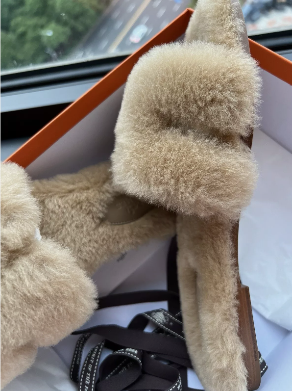 Hermes Oran Beige Argile Peau Lainee Fur Pom Pom Fuzzy Size 38.5 BNIB