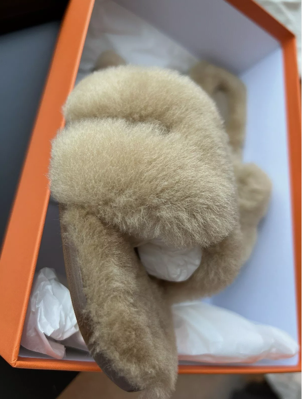 Hermes Oran Beige Argile Peau Lainee Fur Pom Pom Fuzzy Size 38.5 BNIB