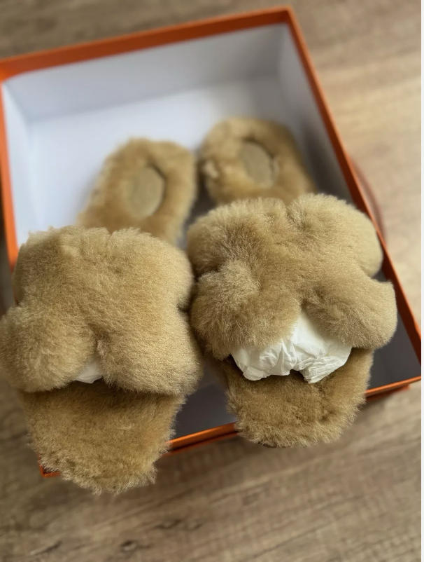 Hermes Oran Beige Argile Peau Lainee Fur Pom Pom Fuzzy Size 38.5 BNIB