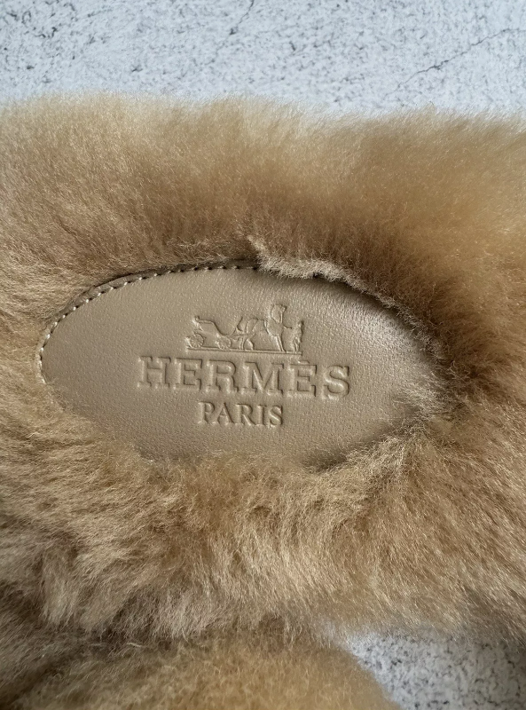 Hermes Oran Beige Argile Peau Lainee Fur Pom Pom Fuzzy Size 38.5 BNIB